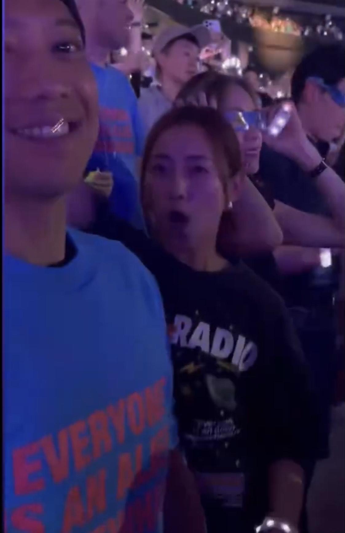 Stephy男友打扮斯文。