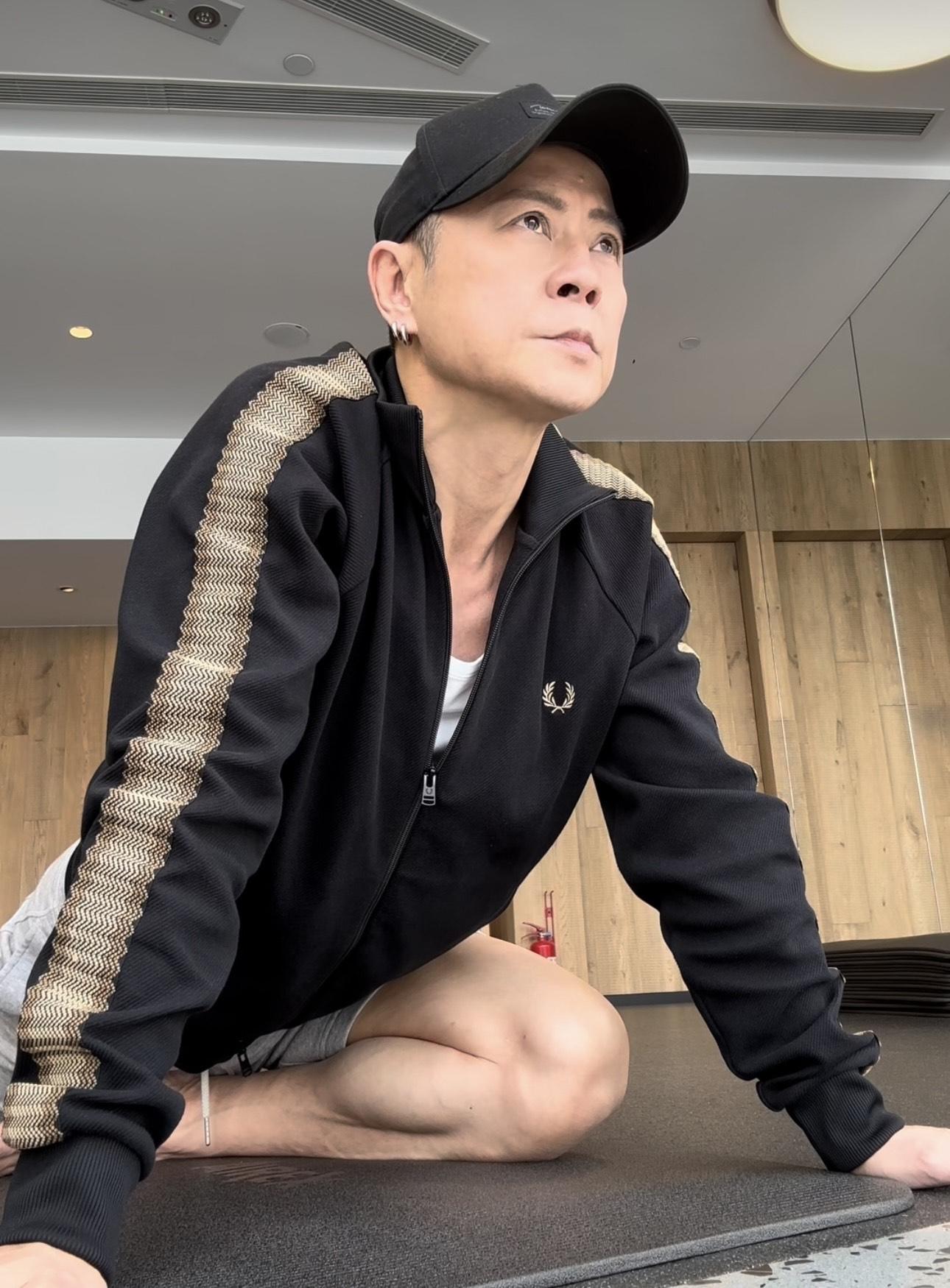 蔡一傑腦手術後僅半年瘋狂操肌 。