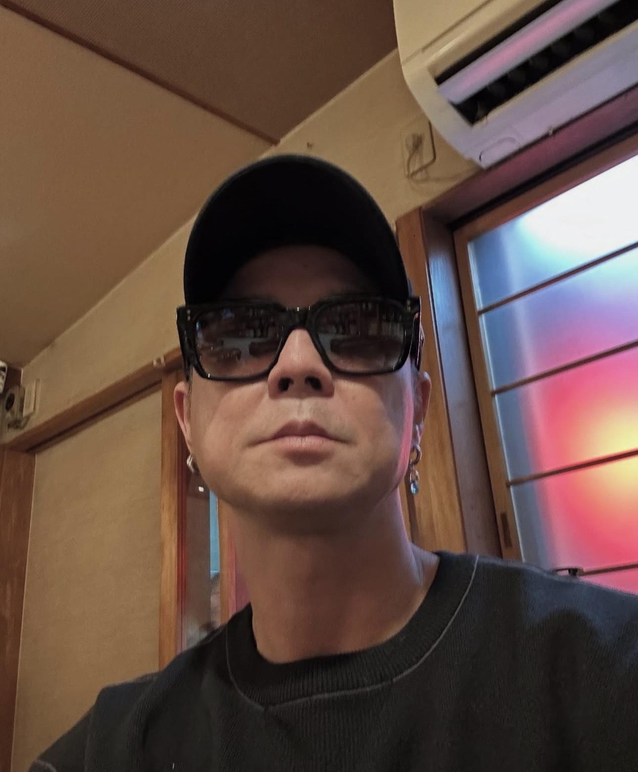 網民發現蔡一傑幾條片都愁眉深鎖,沒有露出半點笑容,似乎心理狀態不太理想。