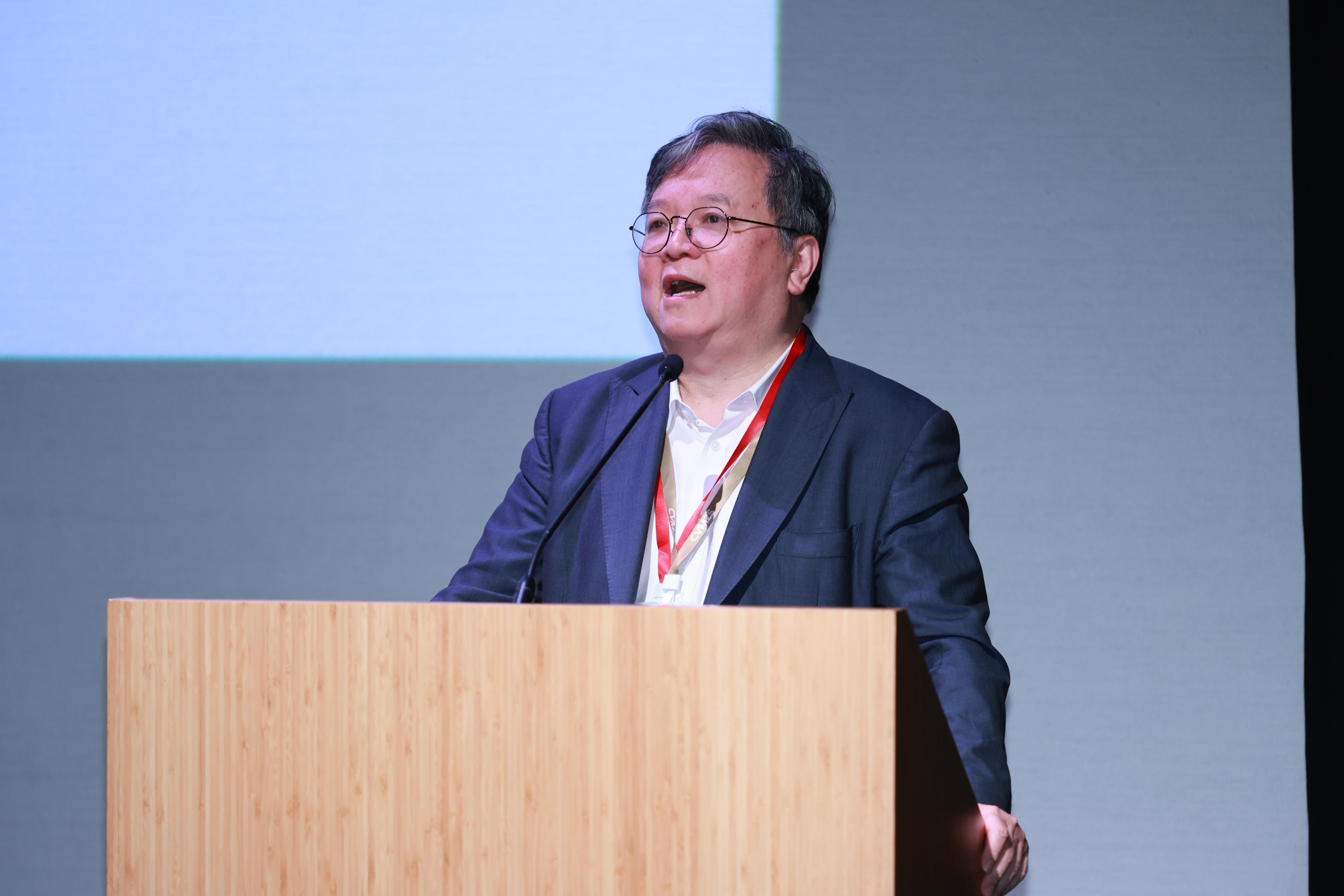 科大首席副校長郭毅可教授出席放映會時致辭。(科大圖片)