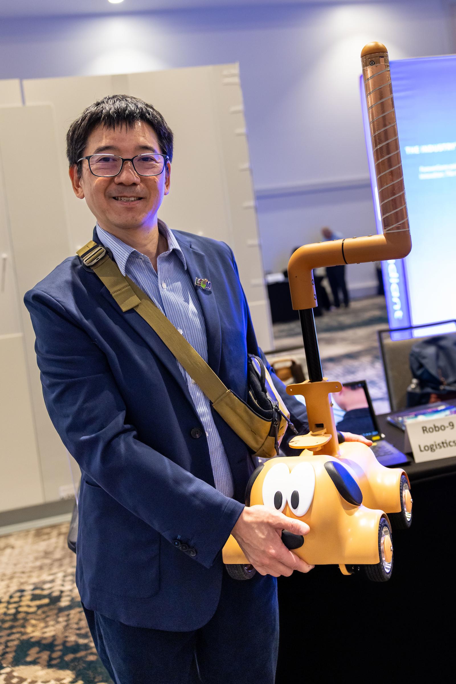 「Robo-9:為視障人士而設的傳感器融合技術」獲頒「工程與機械人技術」類別金獎,利用視覺 和傳感技術,提供避障和導航等重要功能,便利視障人士出行。