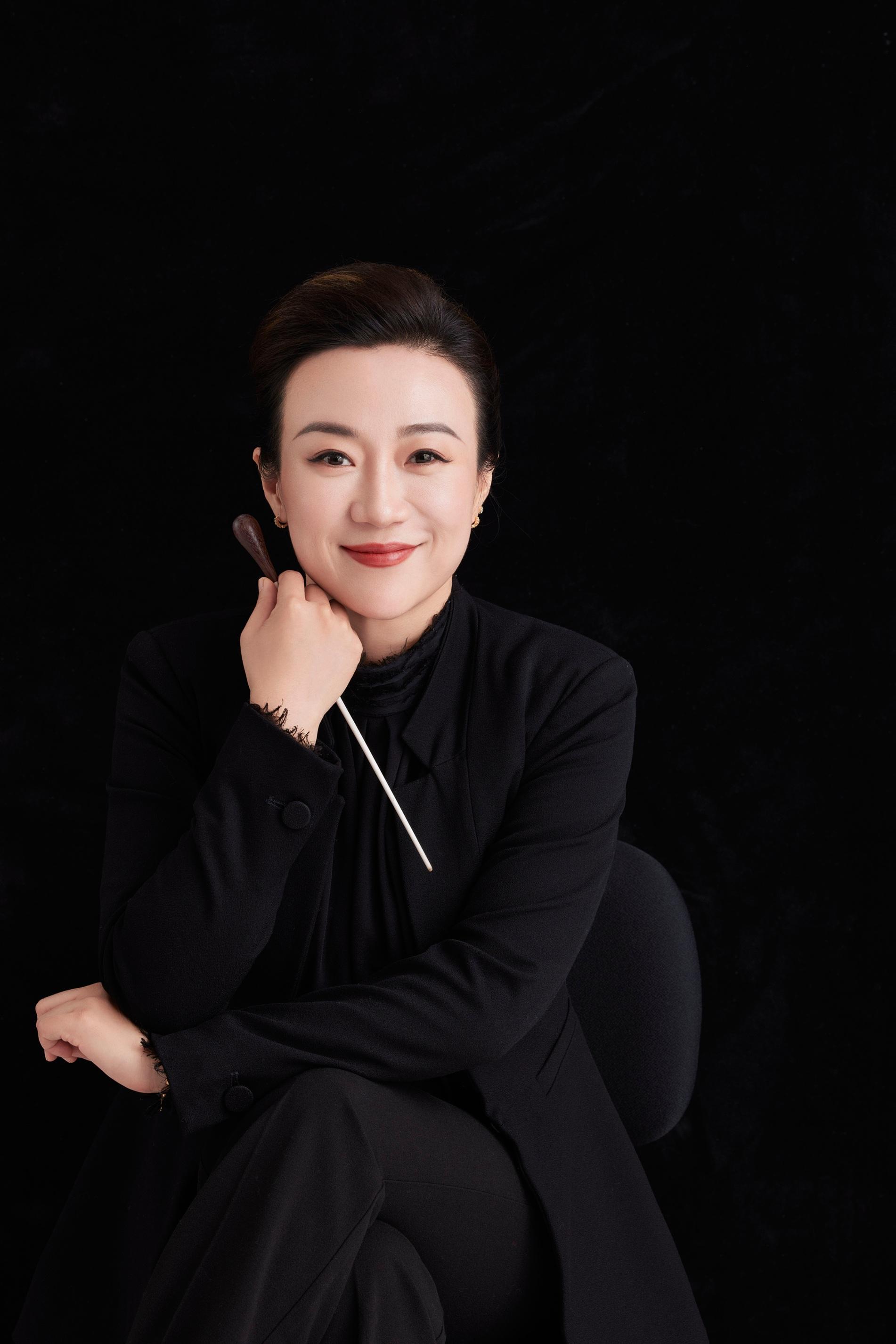 指揮景煥,是現任中國交響樂團常任指揮,並擔任廣州青年交響樂團音樂總監。