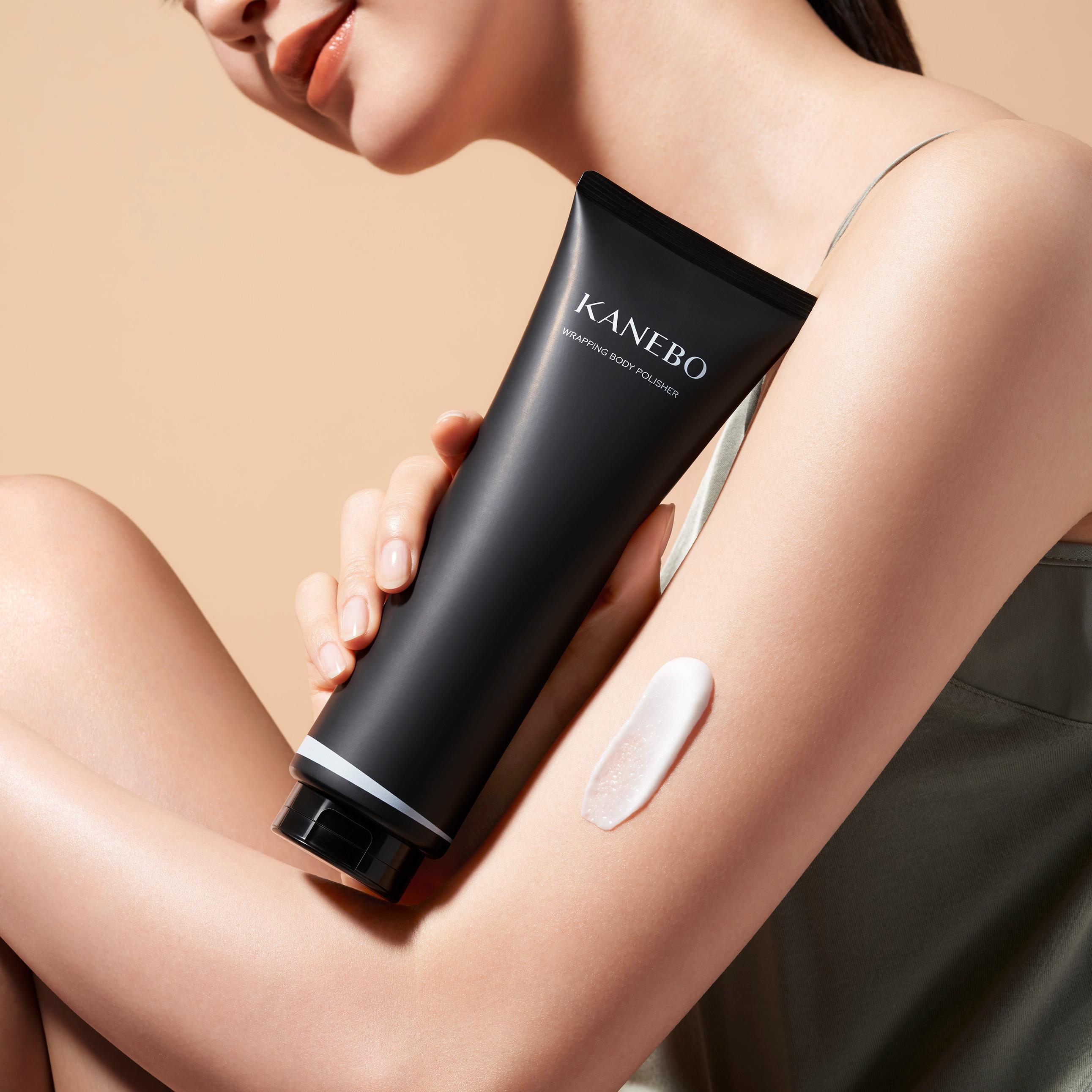 KANEBO 水膜亮澤身體磨砂膏 $330/220g