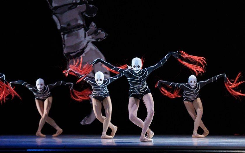 以輕柔舞姿,勾勒出頑強的烈女子。(作者提供)