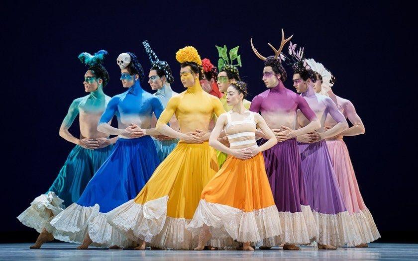 以輕柔舞姿,勾勒出頑強的烈女子。(作者提供)