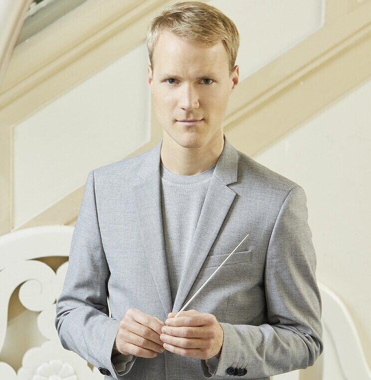 奧地利指揮家孔茲,在國際樂壇備受讚譽,他致力擴充古典音樂曲目,及推廣鮮為人知作曲家之作品。