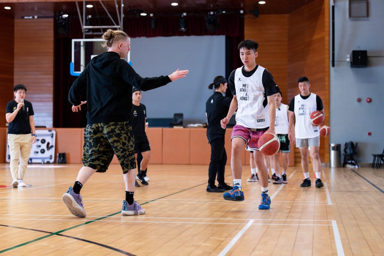 著名NBA運動表現教練艾堅遜訪港交流,林民淇參與訓練。