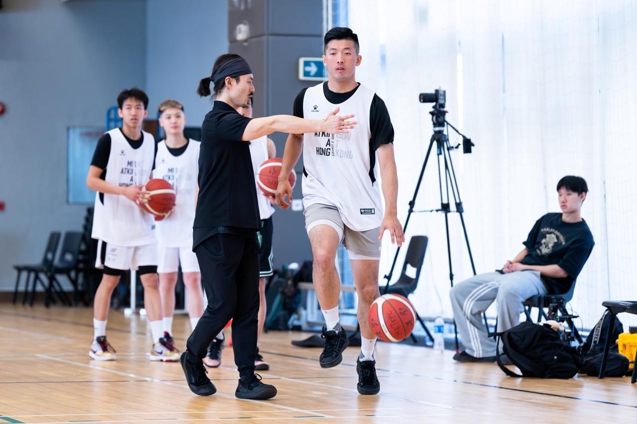 著名NBA運動表現教練艾堅遜訪港交流,劉振星@平民王參與訓練。