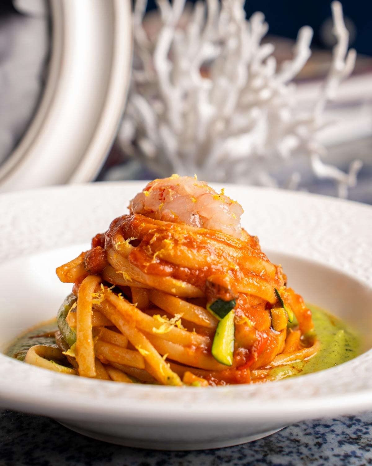 意大利扁麵 ($258)以濃郁的龍蝦湯為基底,配幼滑西葫蘆白醬,放上西西里紅蝦他他,滿載海洋風味。