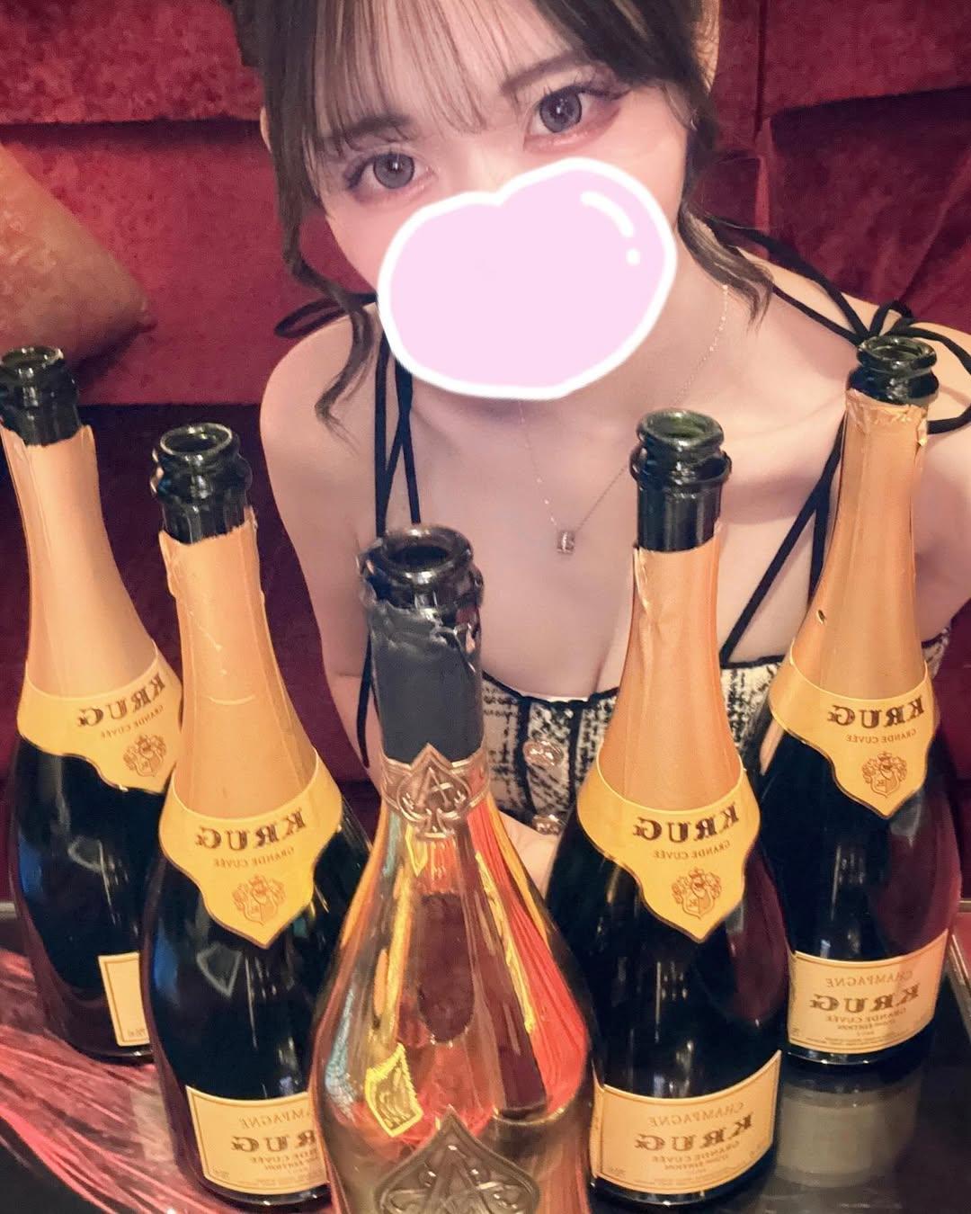 被捕的佐藤紗希傳在夜總會工作。(IG)