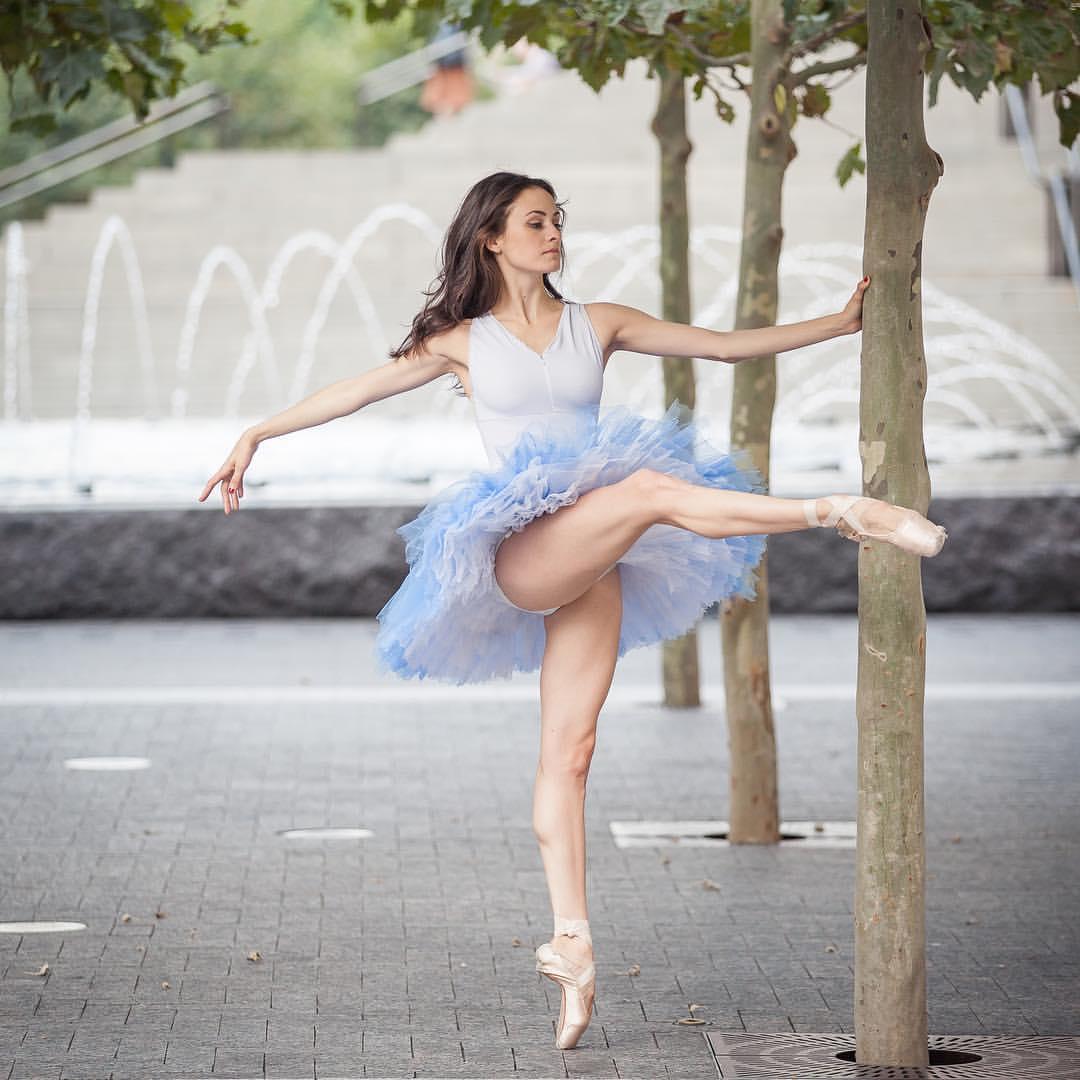 Melanie Hemrick是一位芭蕾舞蹈員,婀娜多姿體態吸引了Mick Jagger。(網上圖片)