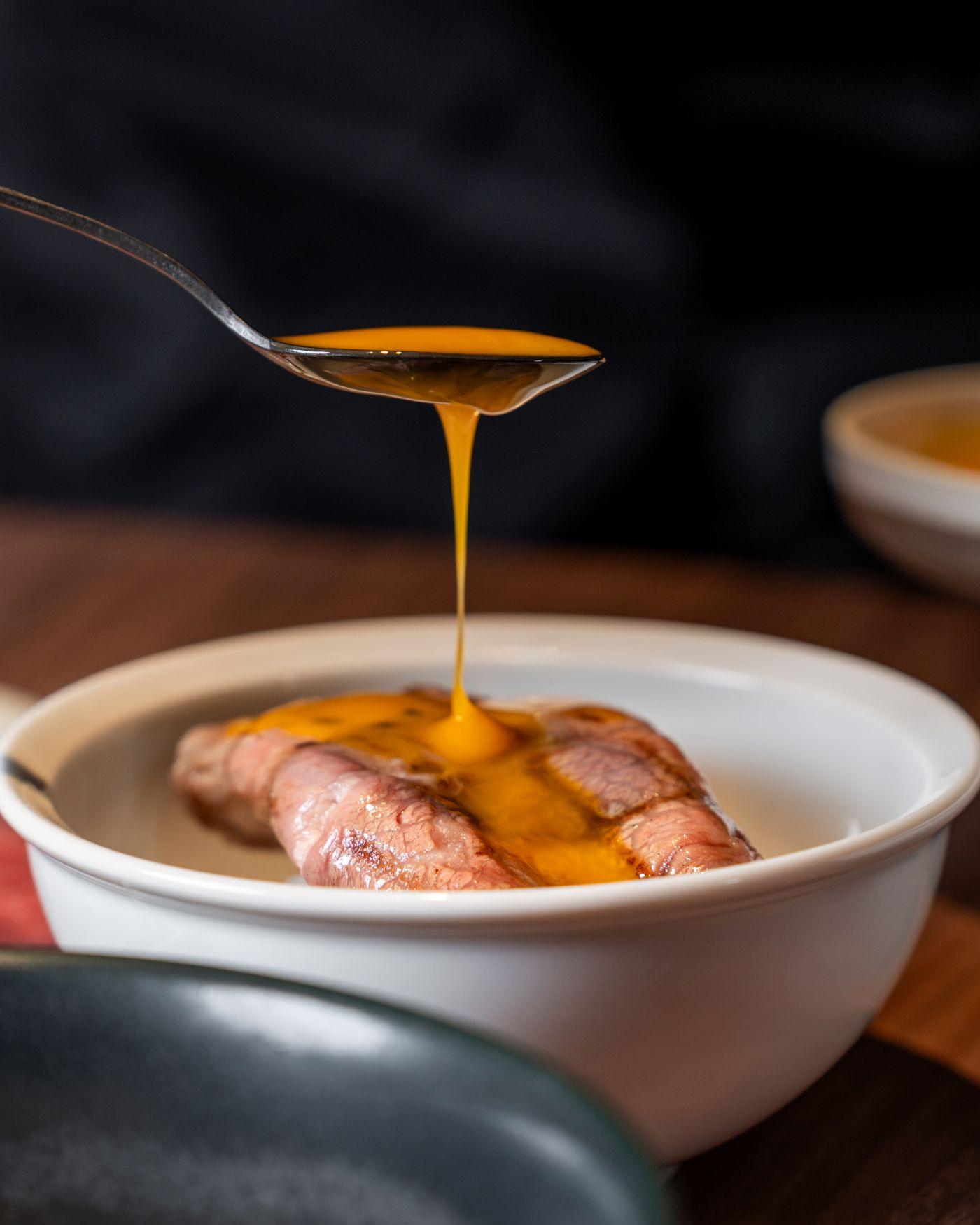 A5和牛的Misuji,是牛隻前腿後側三頭肌的部位,肉質鮮美多汁,軟糯甘香。