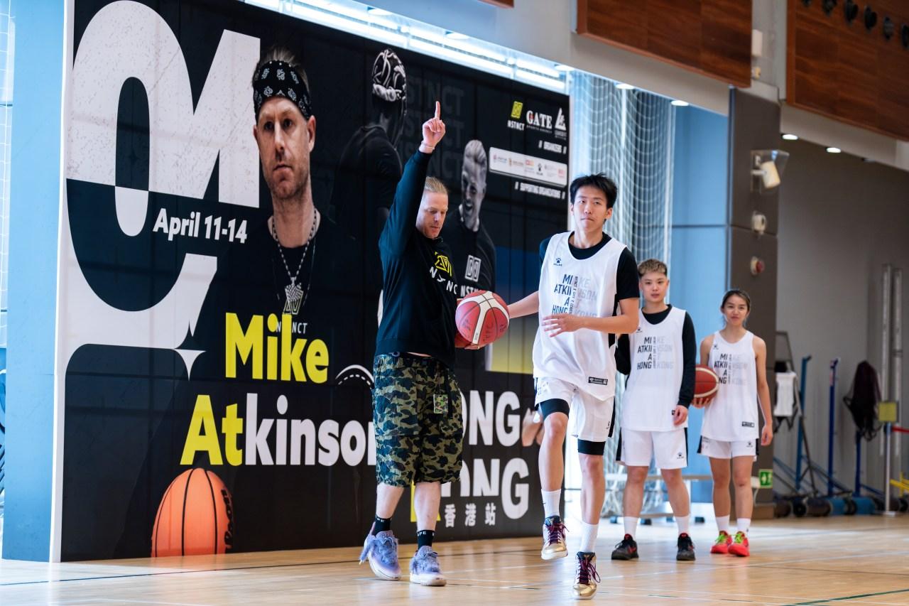 著名NBA運動表現教練艾堅遜訪港交流,吳嘉樂參與訓練。