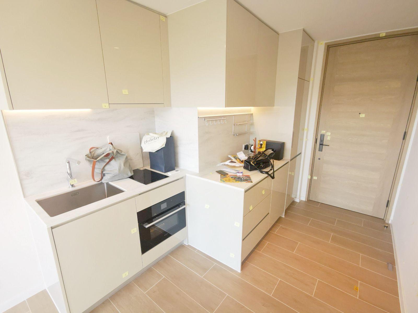 單位裝修及傢具均相當簇新。(代理提供)