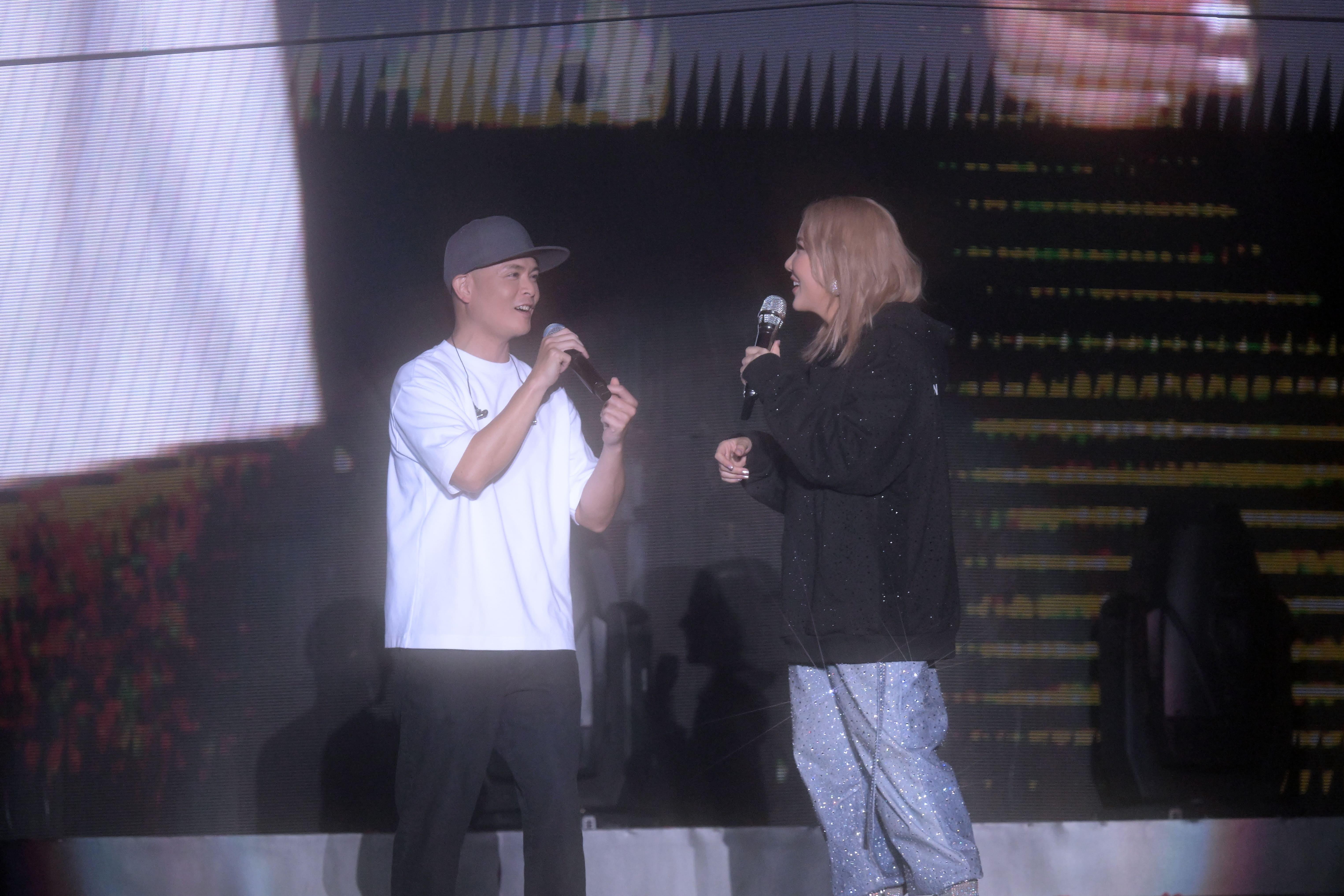 側田擔任衛蘭巡迴演唱會嘉賓。