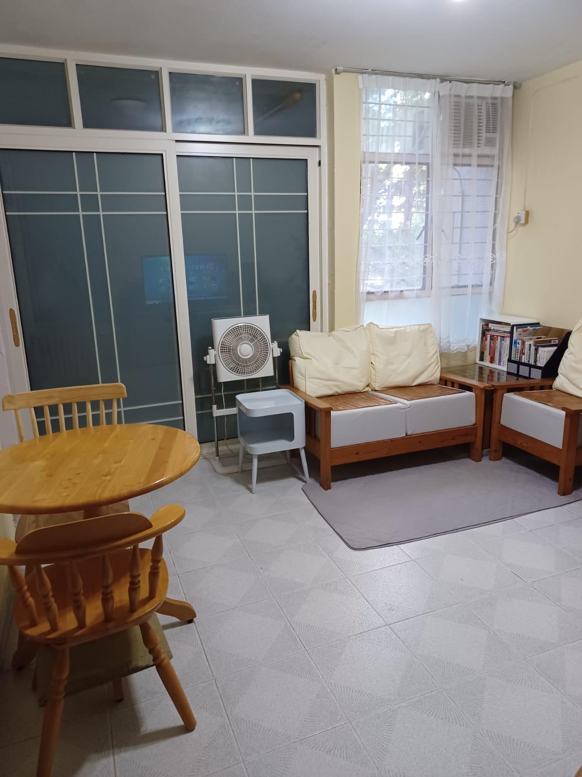 單位設有兩房,景觀望園景。(代理提供)