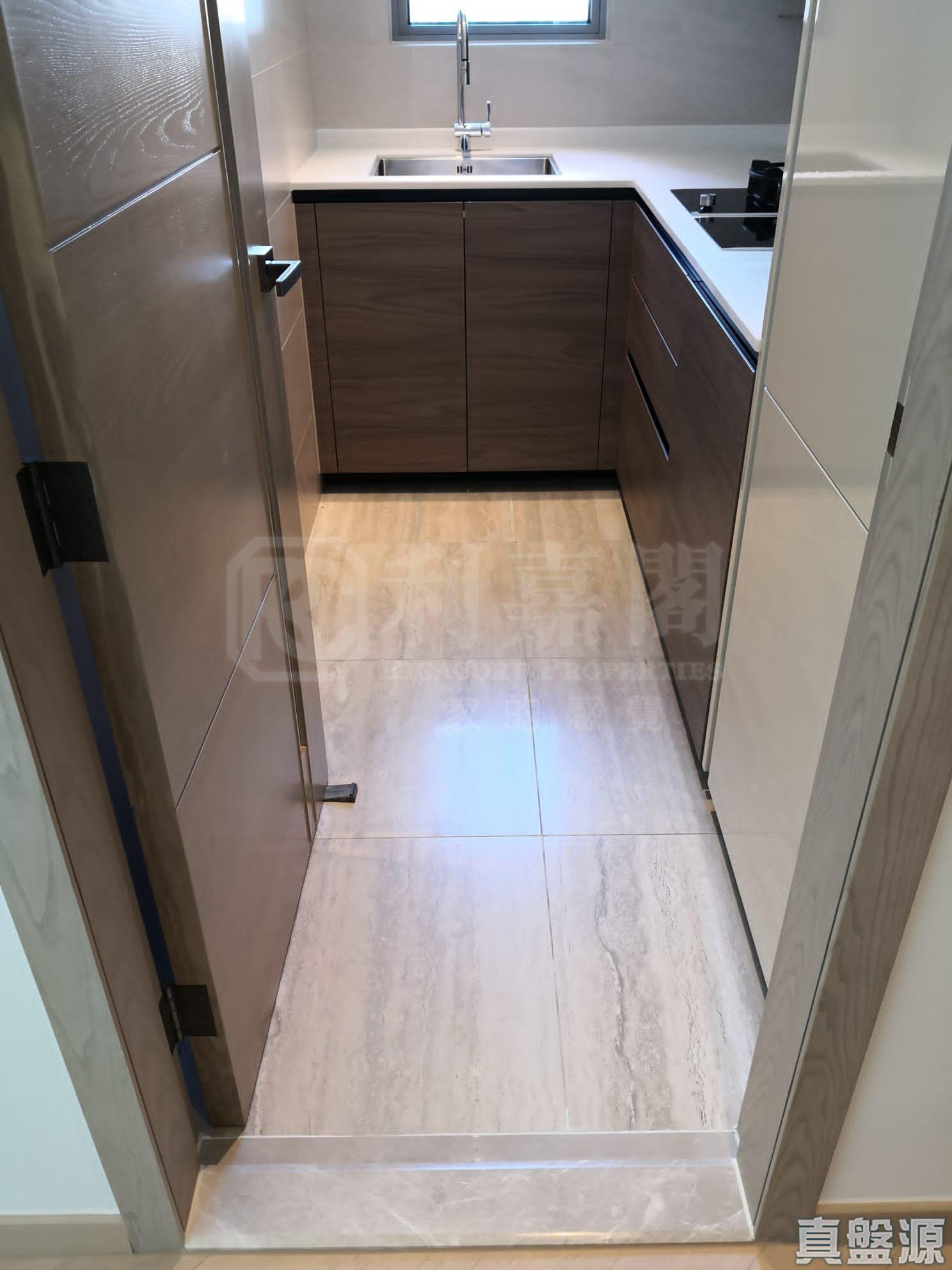 單位廚房為發展商裝修,仍然新淨。(代理提供)