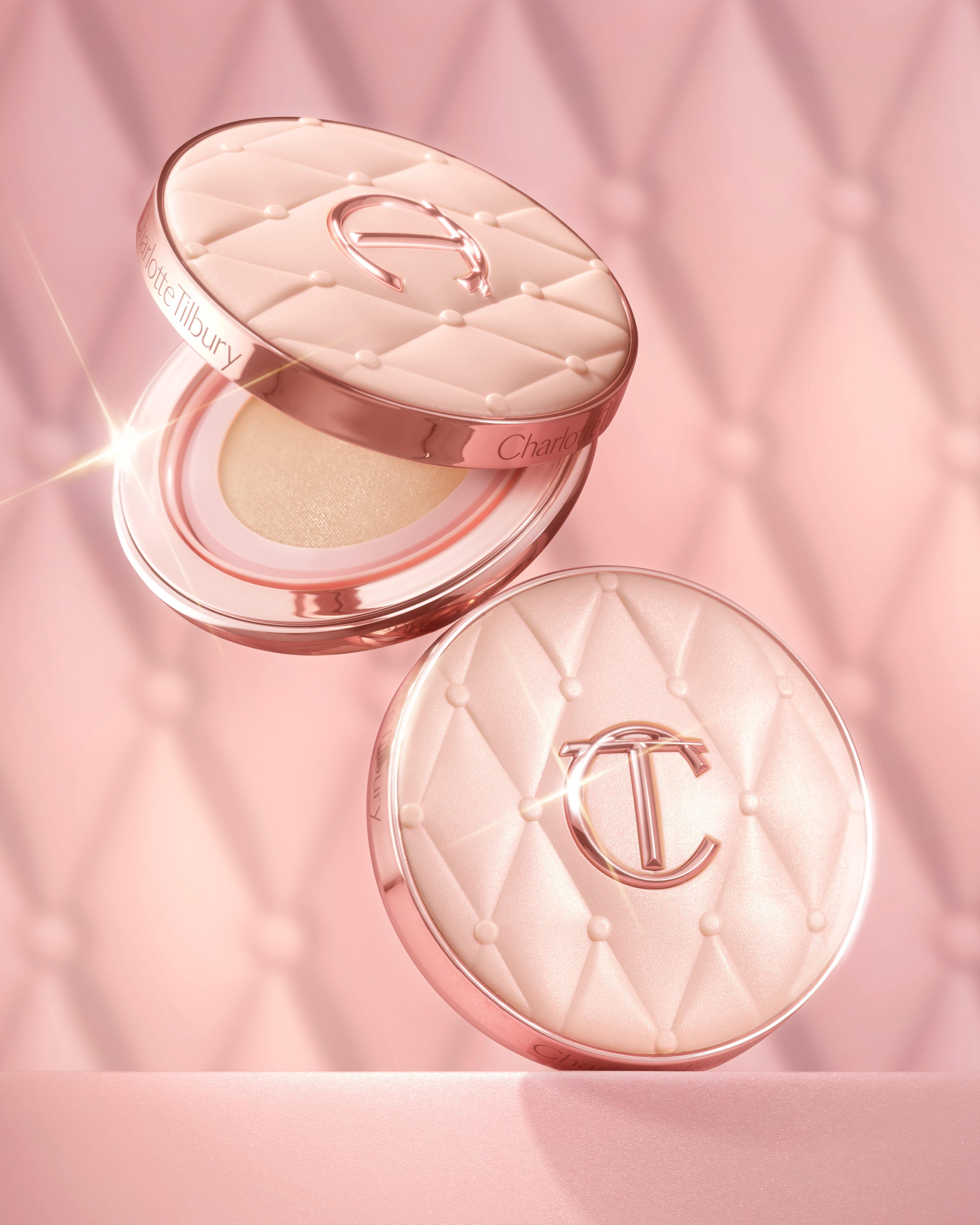 夢幻柔光粉氣墊以標誌性的夢幻柔粉色菱格紋設計,完美呼應夢幻的PILLOW TALK系列。$505