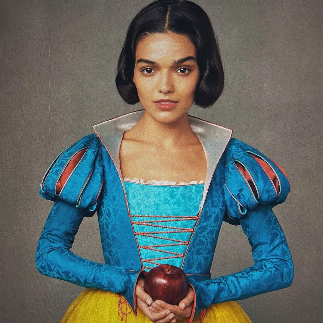 當迪士尼宣布由麗素莎嘉娜演真人版電影《白雪公主》後就爭議不斷。