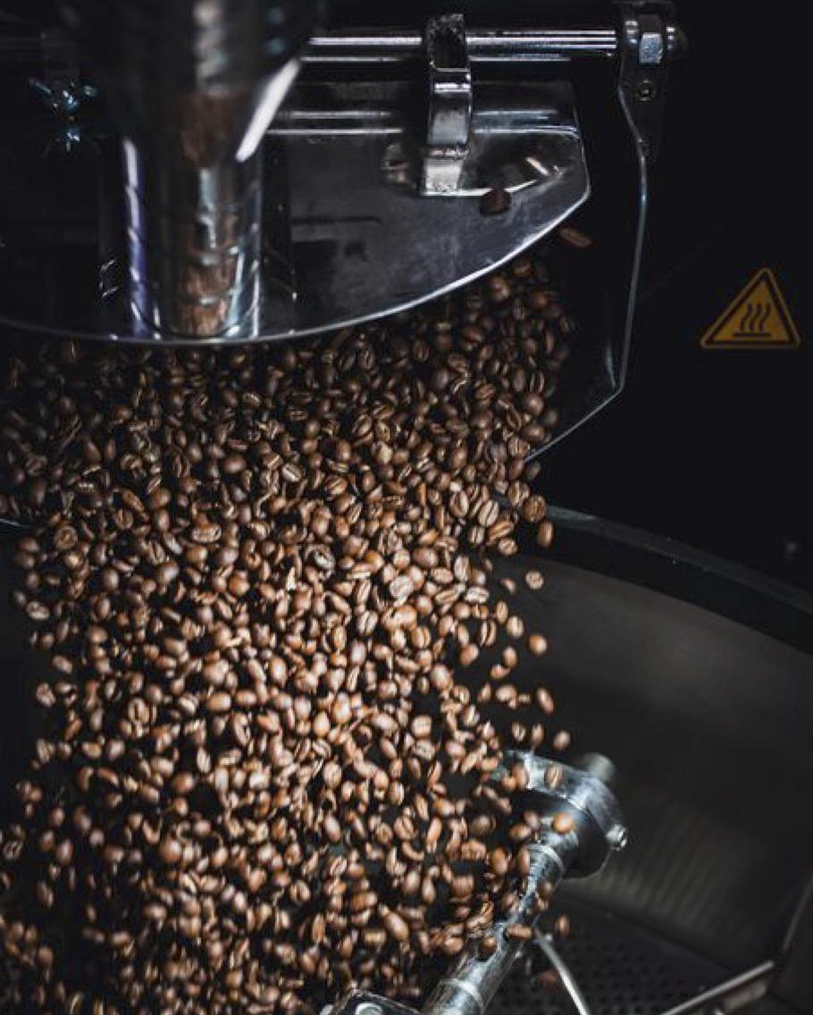 參與「Bean to Cup工作坊」學員可獲親手現烘咖啡豆(30克)、手作掛耳咖啡2包、咖啡濾泡包1包、現泡黑咖啡一樽及環保袋一個。