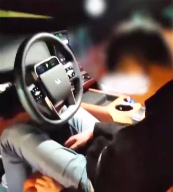 張姓司機睡覺,需要10分鐘才醒來。