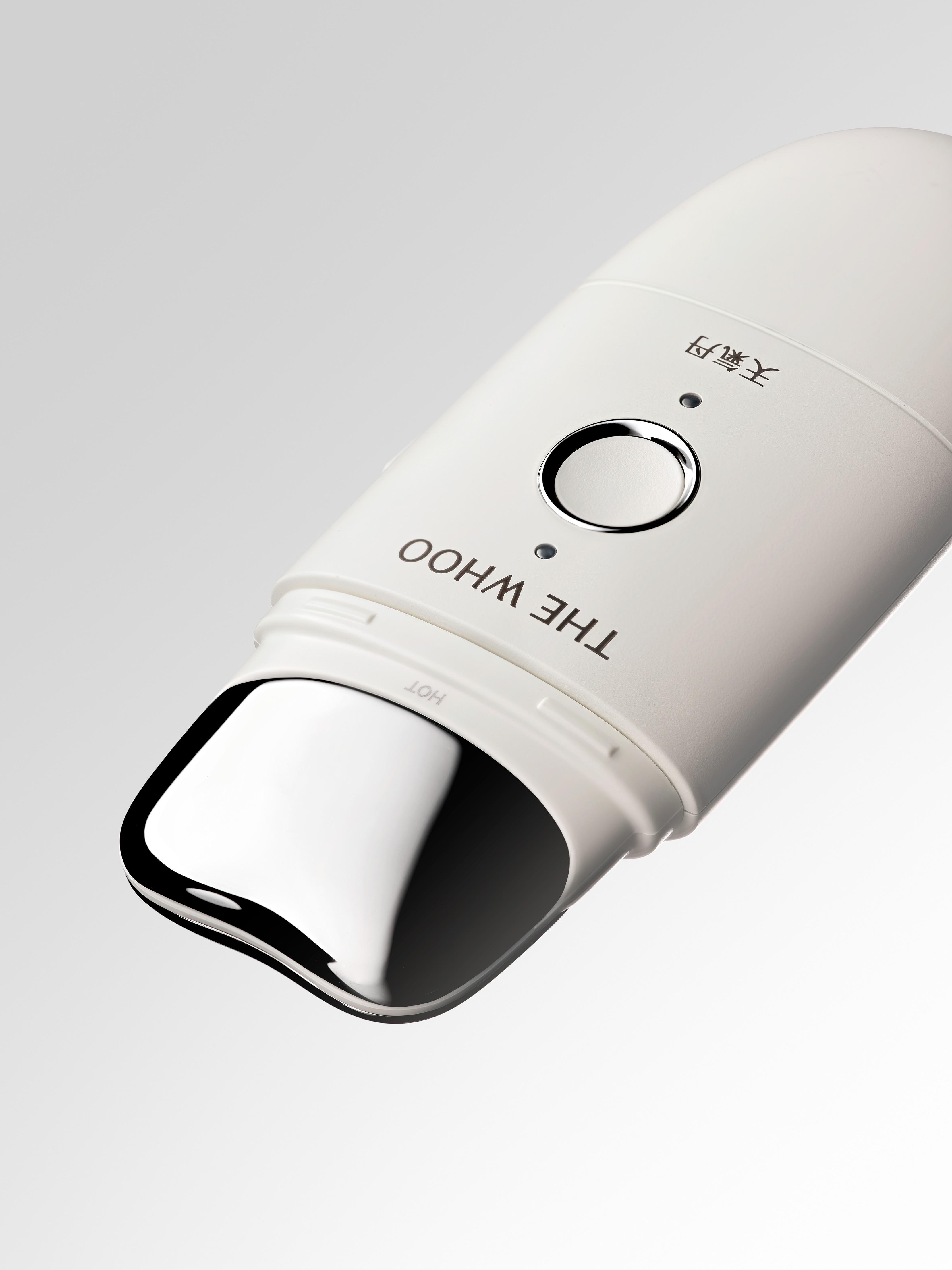 金屬導頭有溫熱與舒緩鎮靜功能,改善血液循環並緩解浮腫。