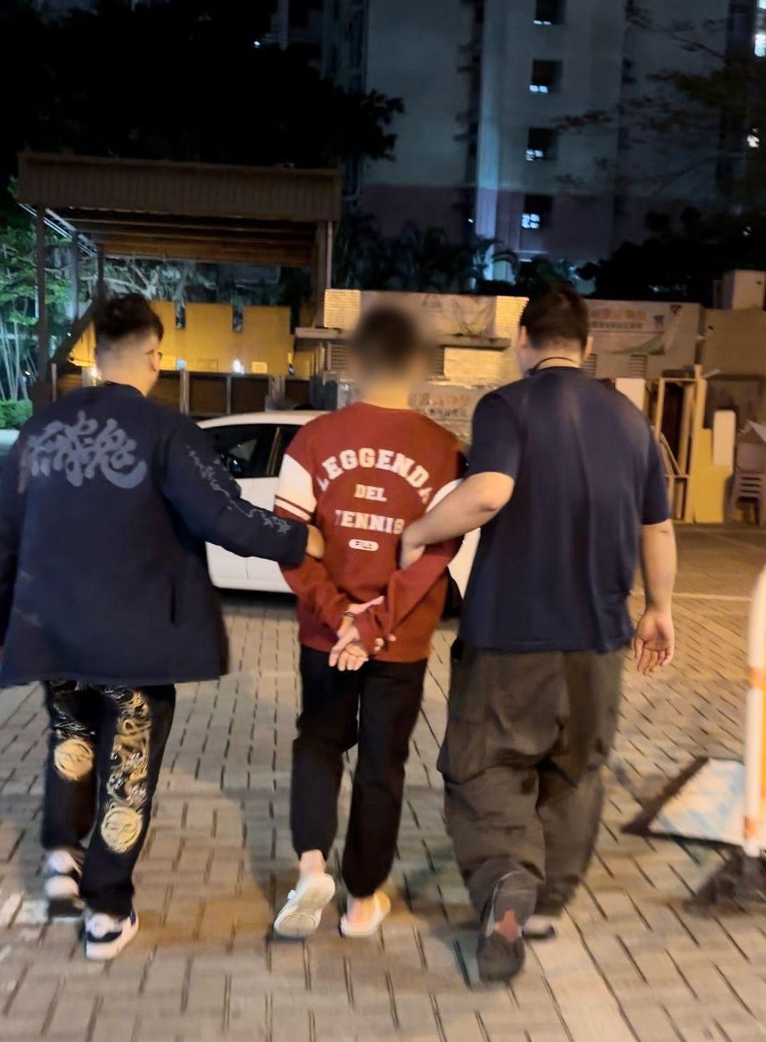 葵涌籃球場發生盜竊案,一名男子被捕。(警方圖片)