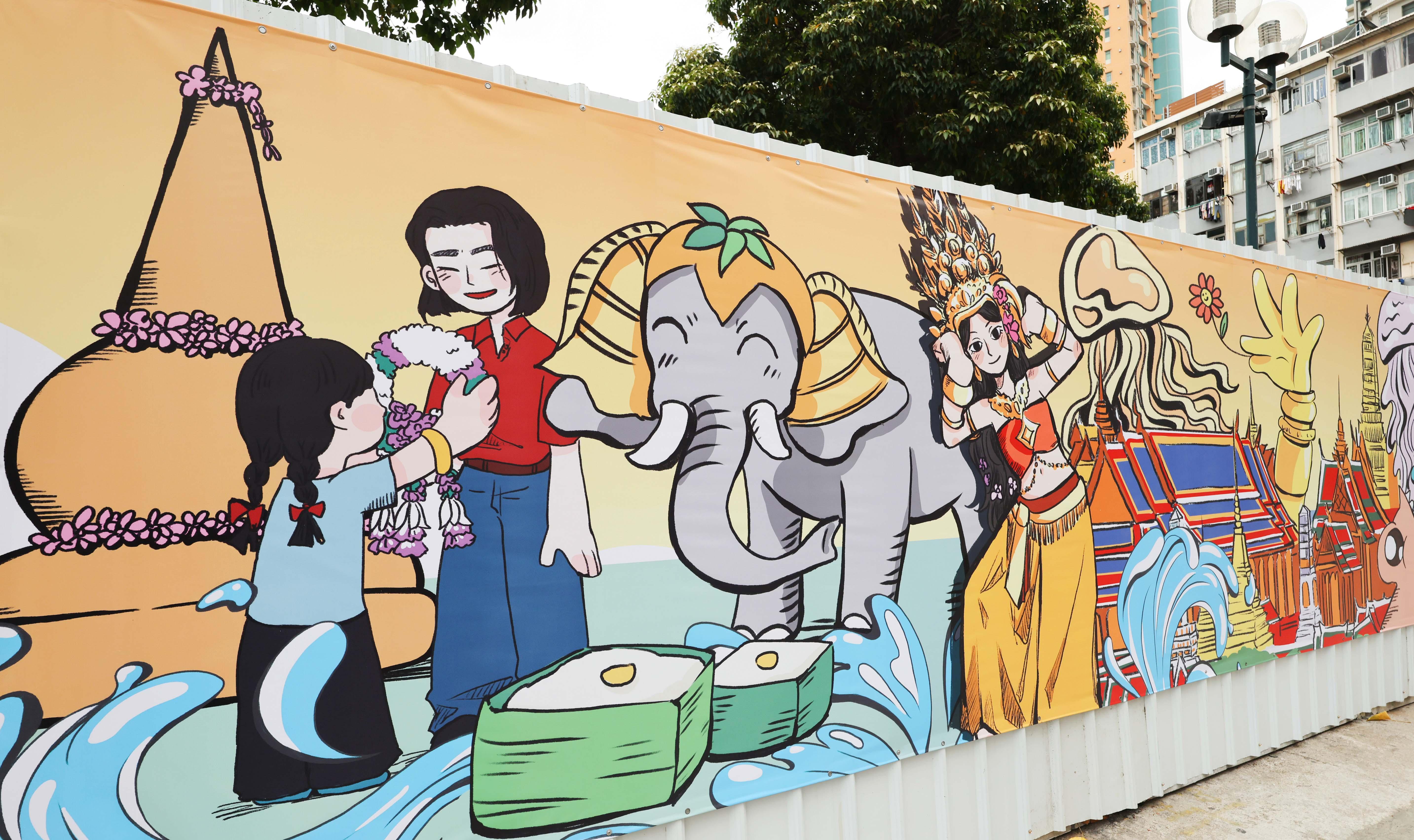 90米長的大型掛畫懸掛在打鼓嶺道休憩花園。