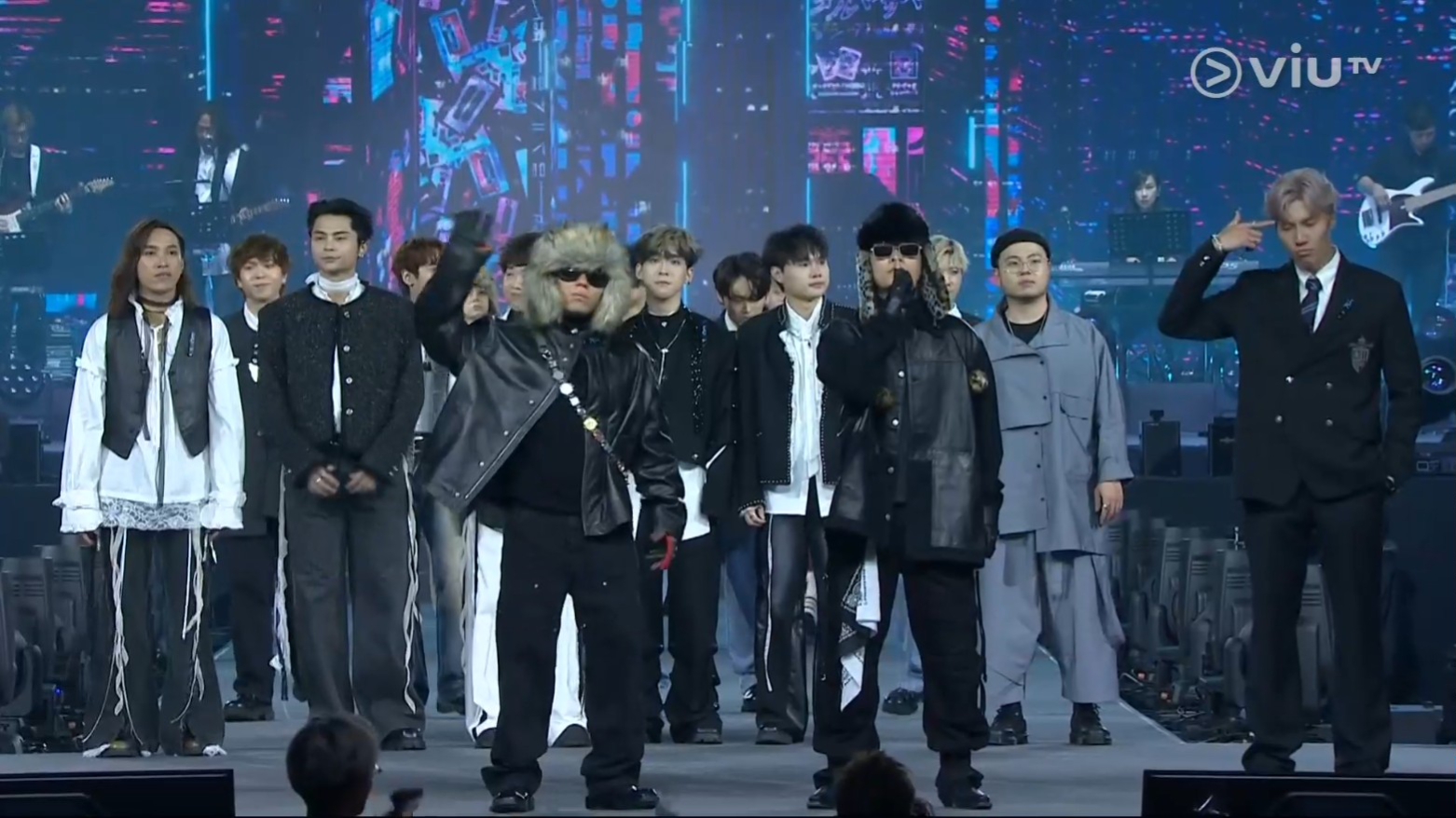 一批樂壇新人亦陸續上台跟大家打招呼。