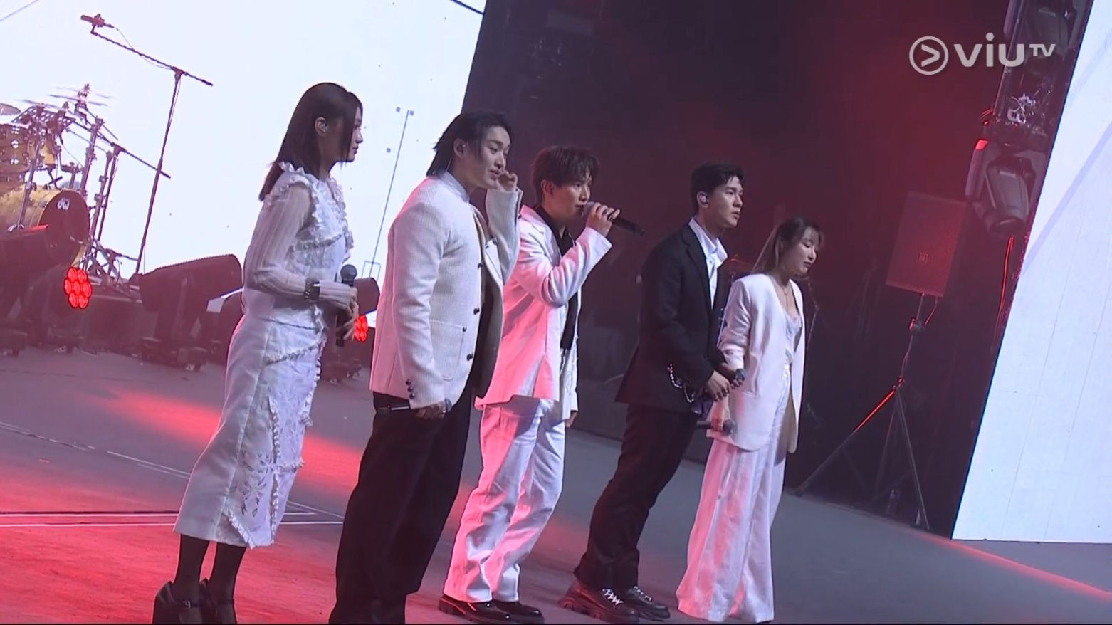 Chill Club頒獎禮2025|西川貴教首度亮相香港節目曬超強唱功 台下歌手變小粉絲睇表演