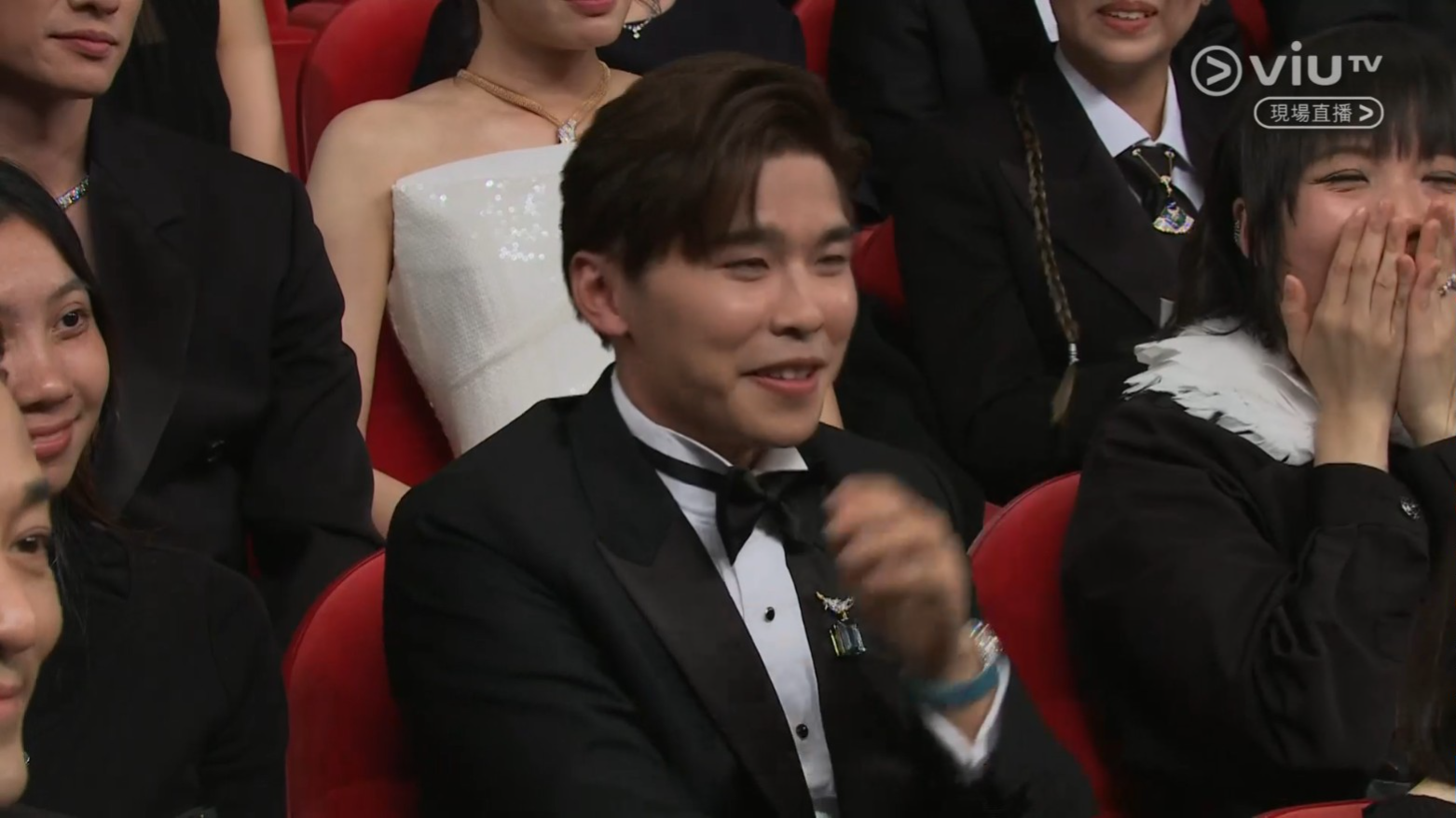 游學修被嘉玲姐指殘了很多。