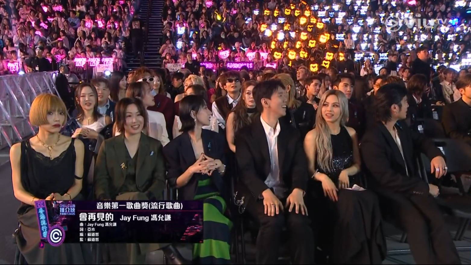 由於太過蝦碌,不少歌手都笑了出來。