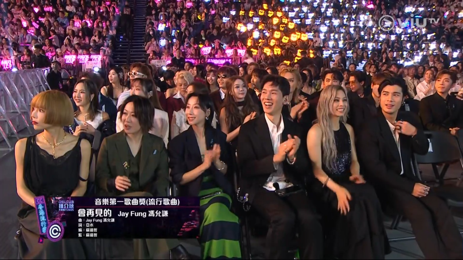 由於太過蝦碌,不少歌手都笑了出來。