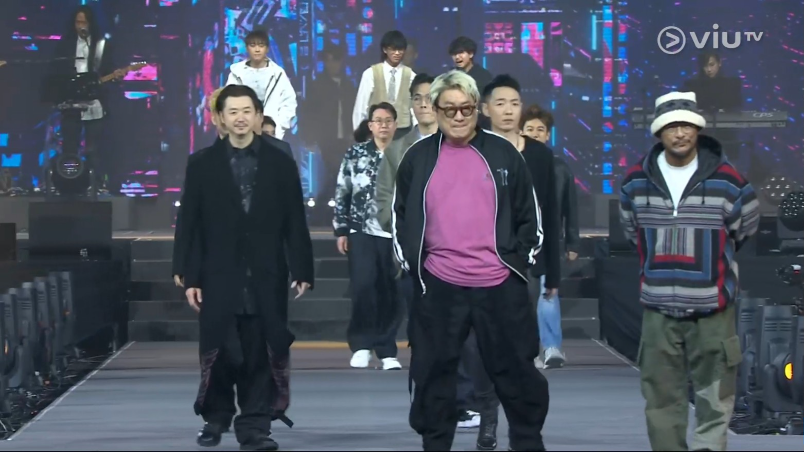 一眾音樂幕後人員上台。