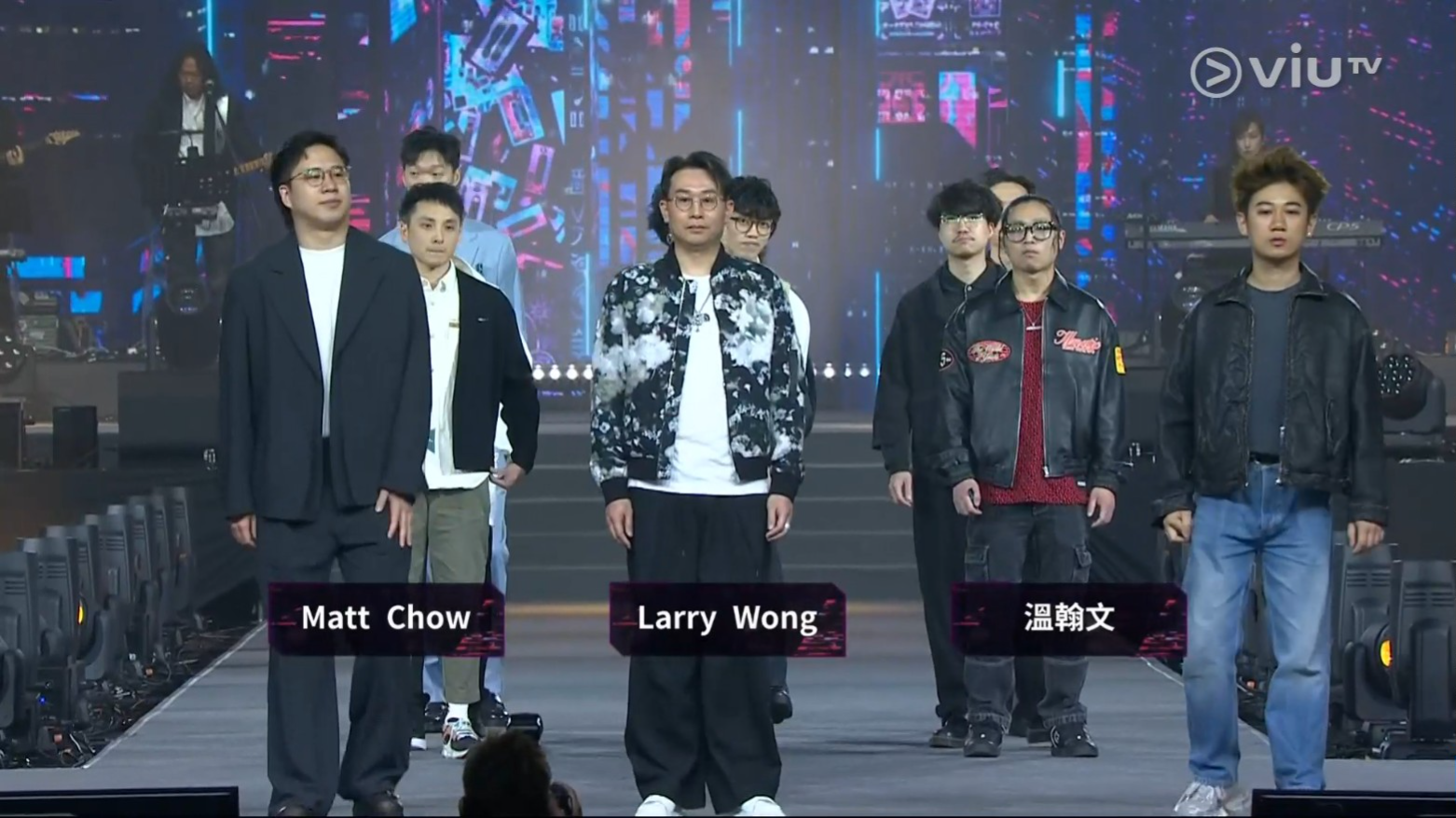 一眾音樂幕後人員上台。