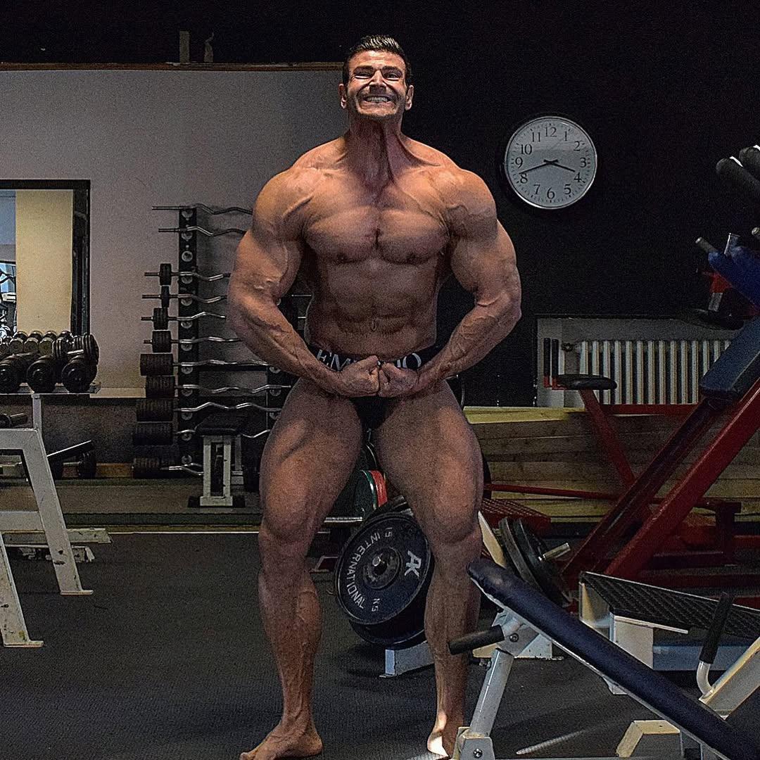 Vittorio Pirbazari在IG擁有9.1萬Followers。