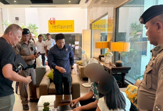 泰國傳媒報道,近期一對中國情侶遊客在泰國芭堤雅南路人行道邊架設相機,疑似在進行性行為並拍照取景,遭民眾舉報。兩人被帶往警局接受進一步調查與法律處理。(泰國頭條新聞)