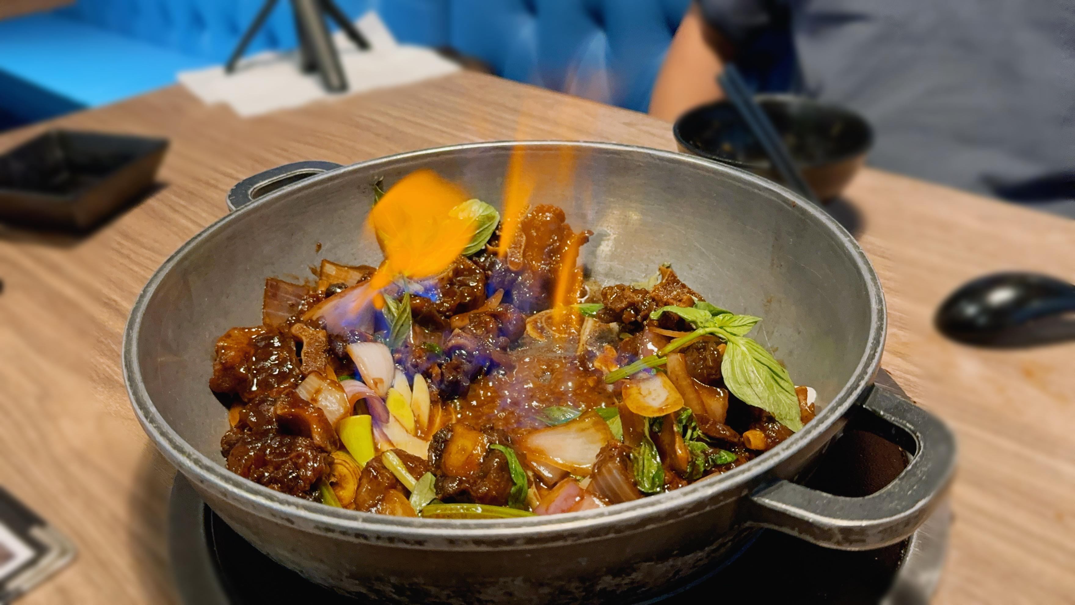 秘製火焰牛尾煲