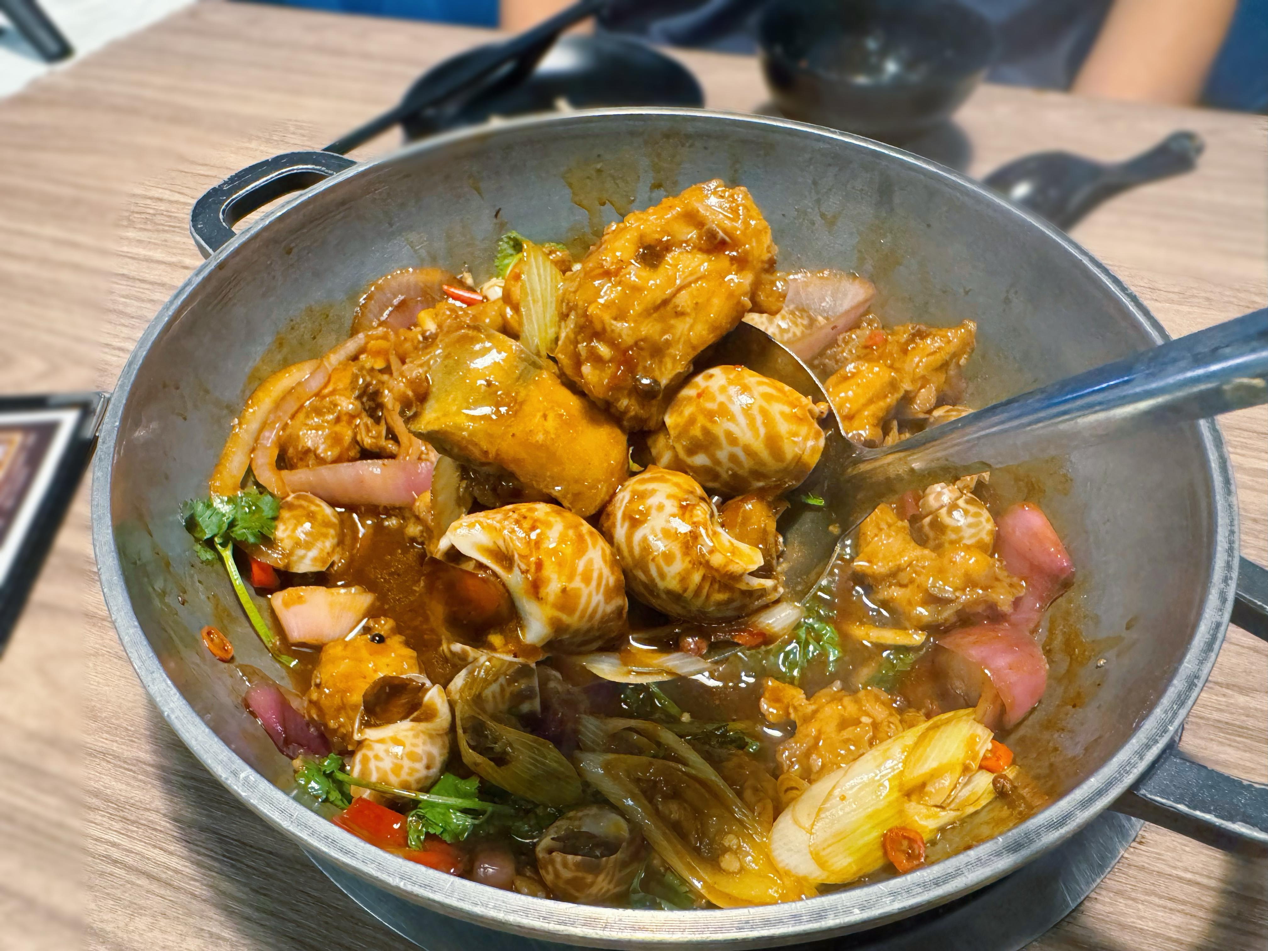 辣酒東風螺雞煲