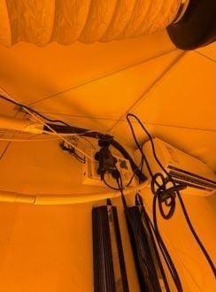 大量接駁的電線。