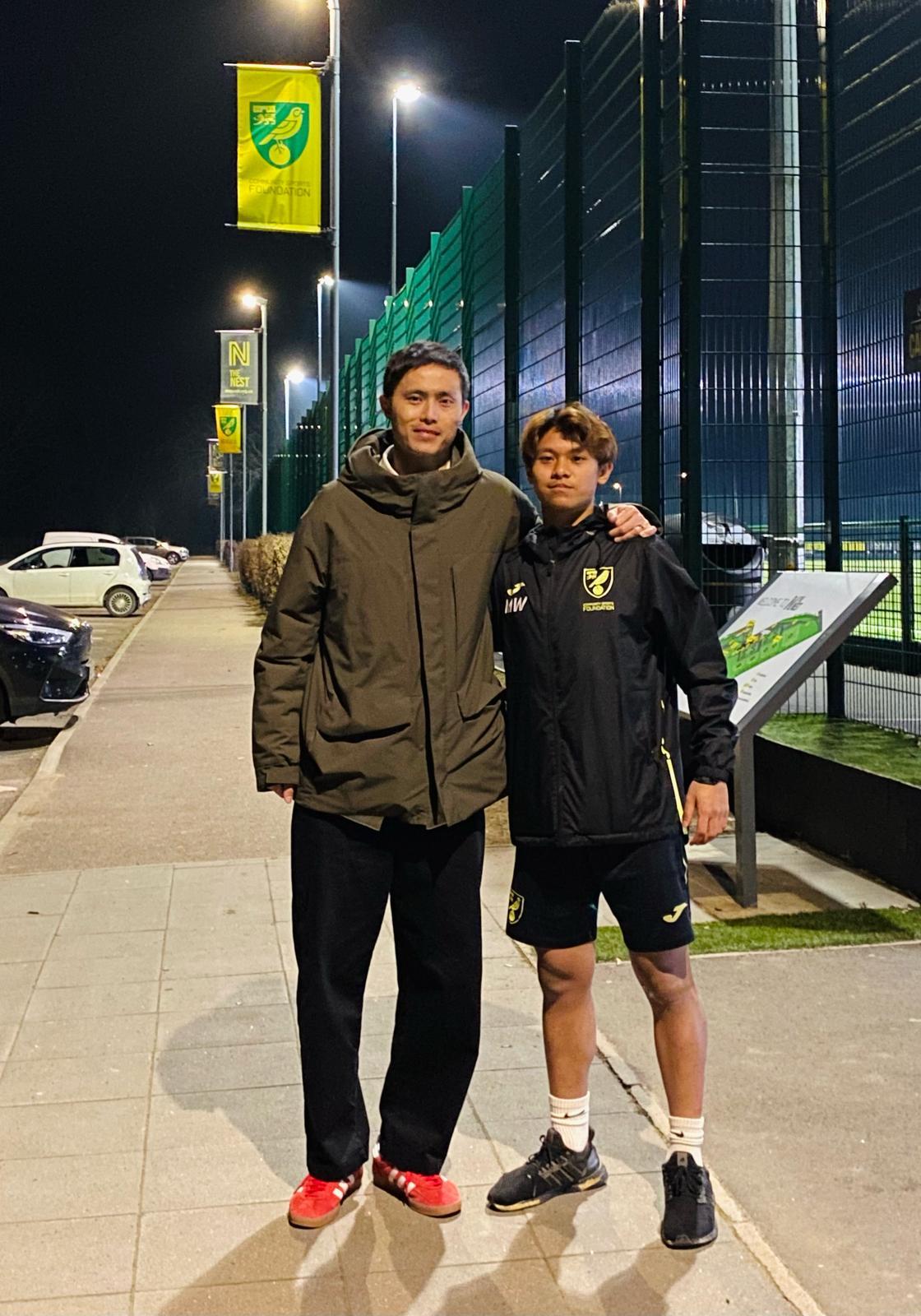 在英國就讀及效力諾域治培訓隊的前東區青年軍Mateo與陳偉豪分享生活點滴。(公關圖片)