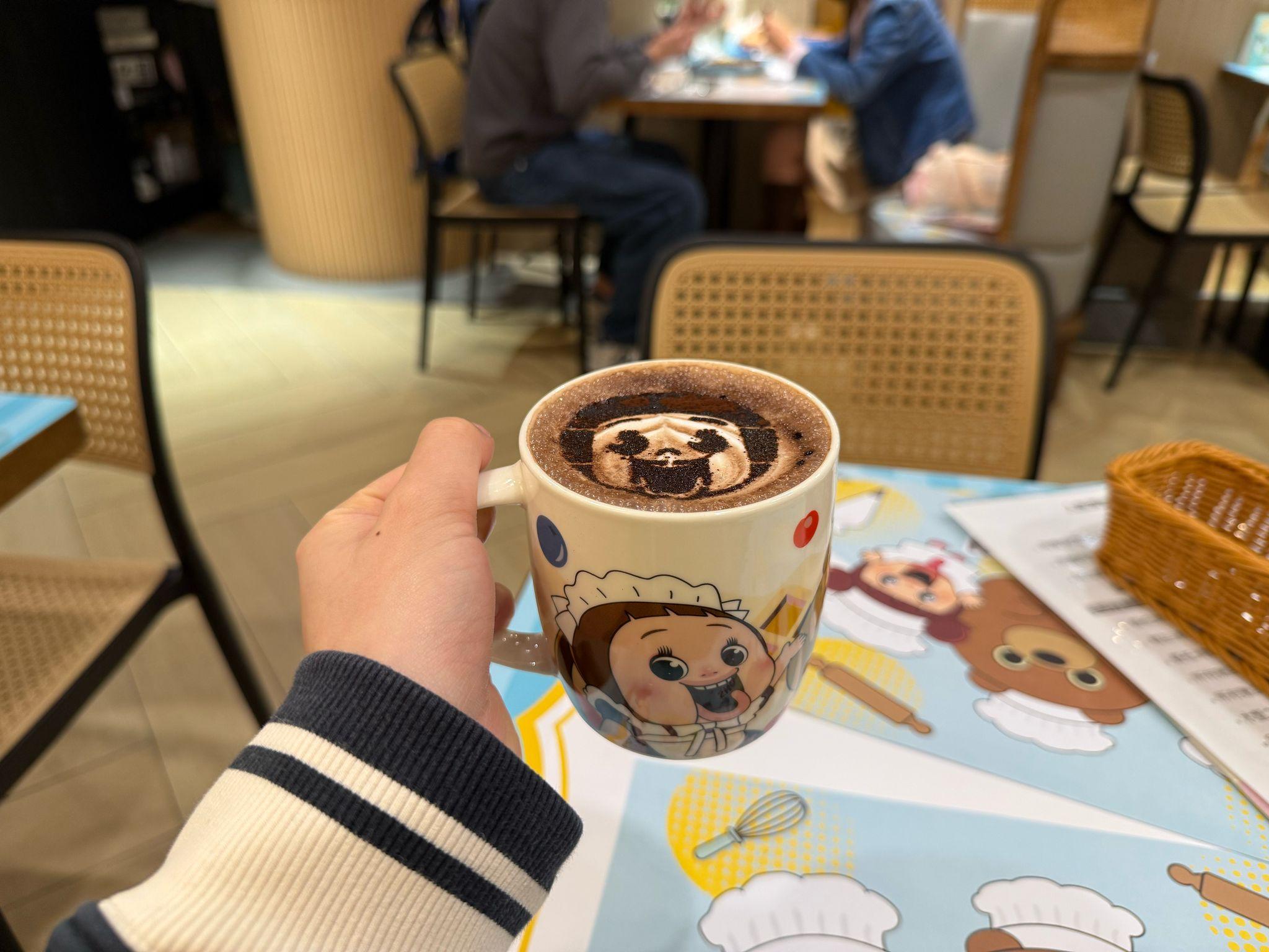 熱飲附送陶瓷杯。