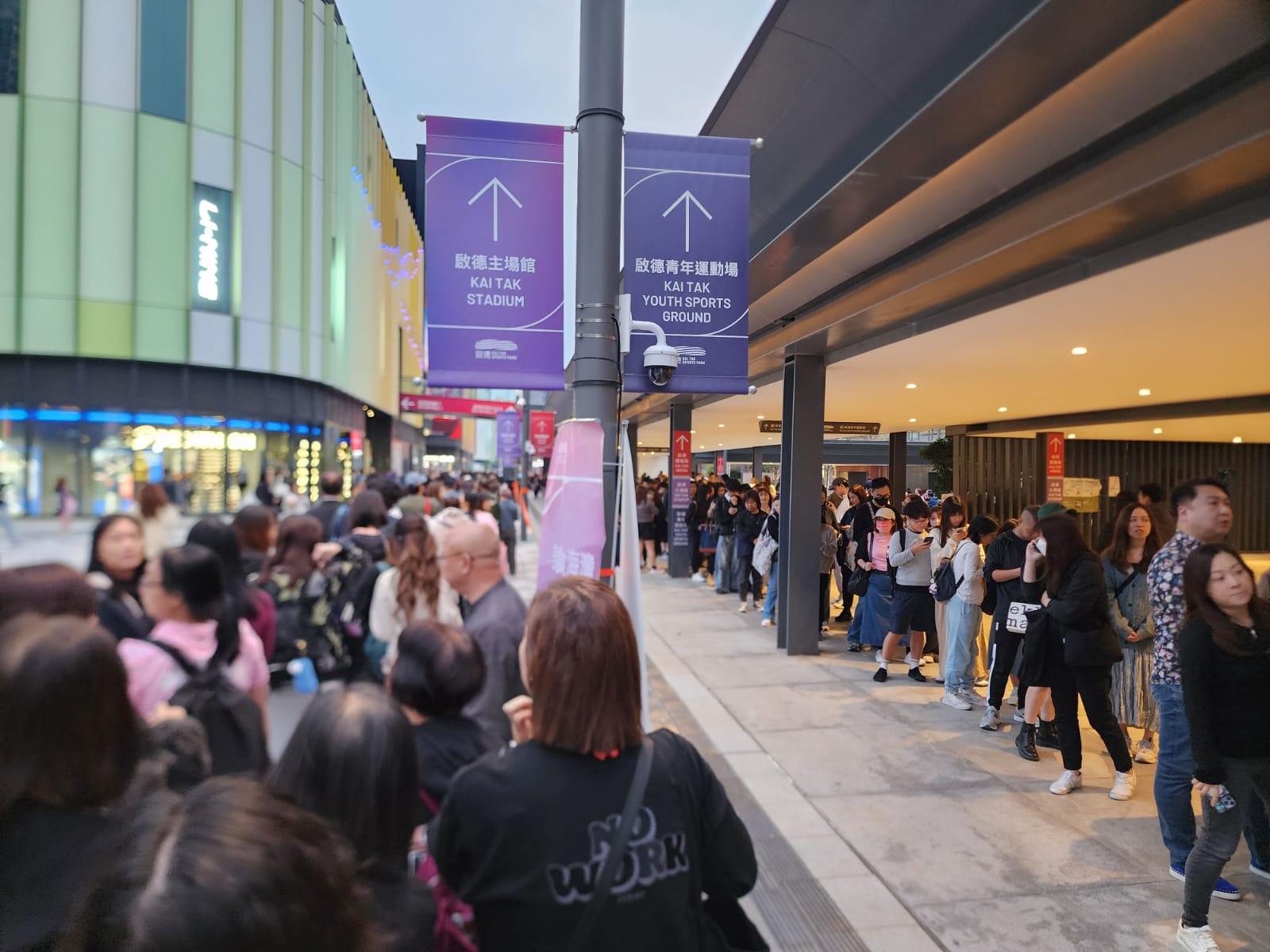 《Chill Club推介榜年度推介24/25》準時開始,但仍有大批觀眾未入場。(讀者提供)