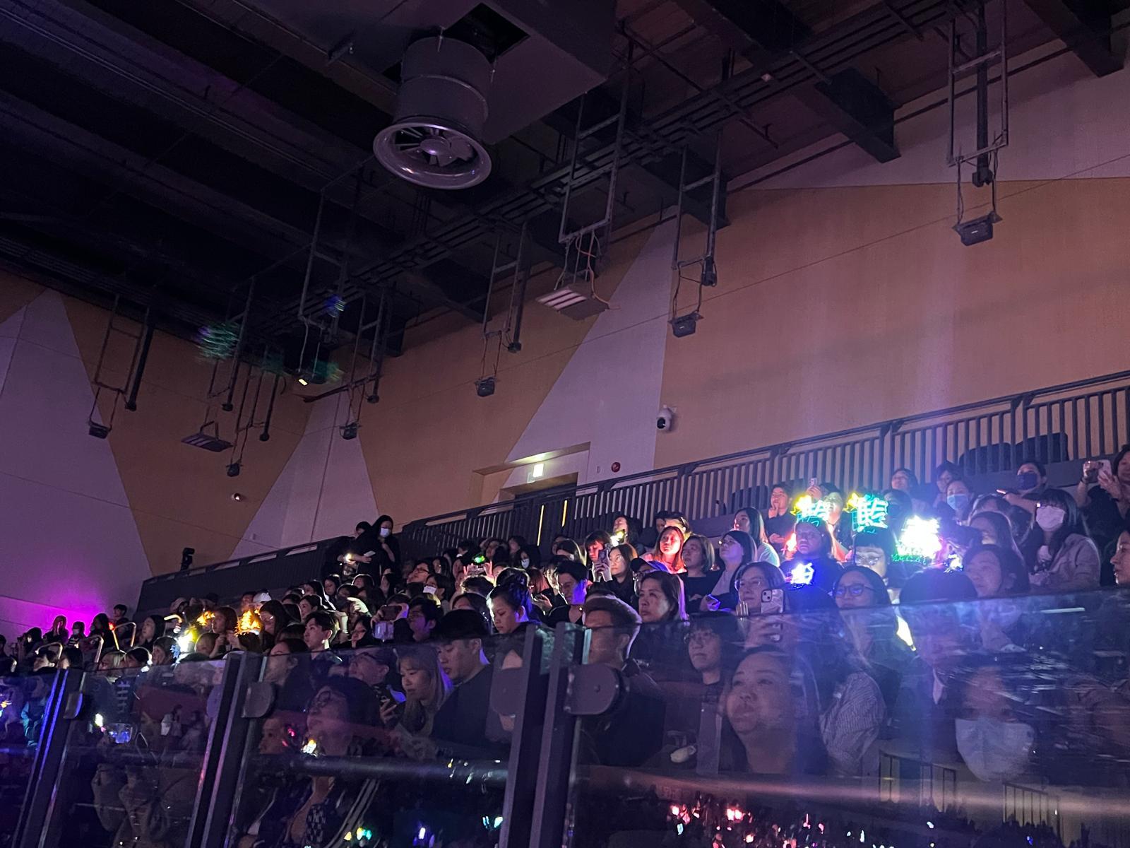 及至6時45分,現場坐滿觀眾。