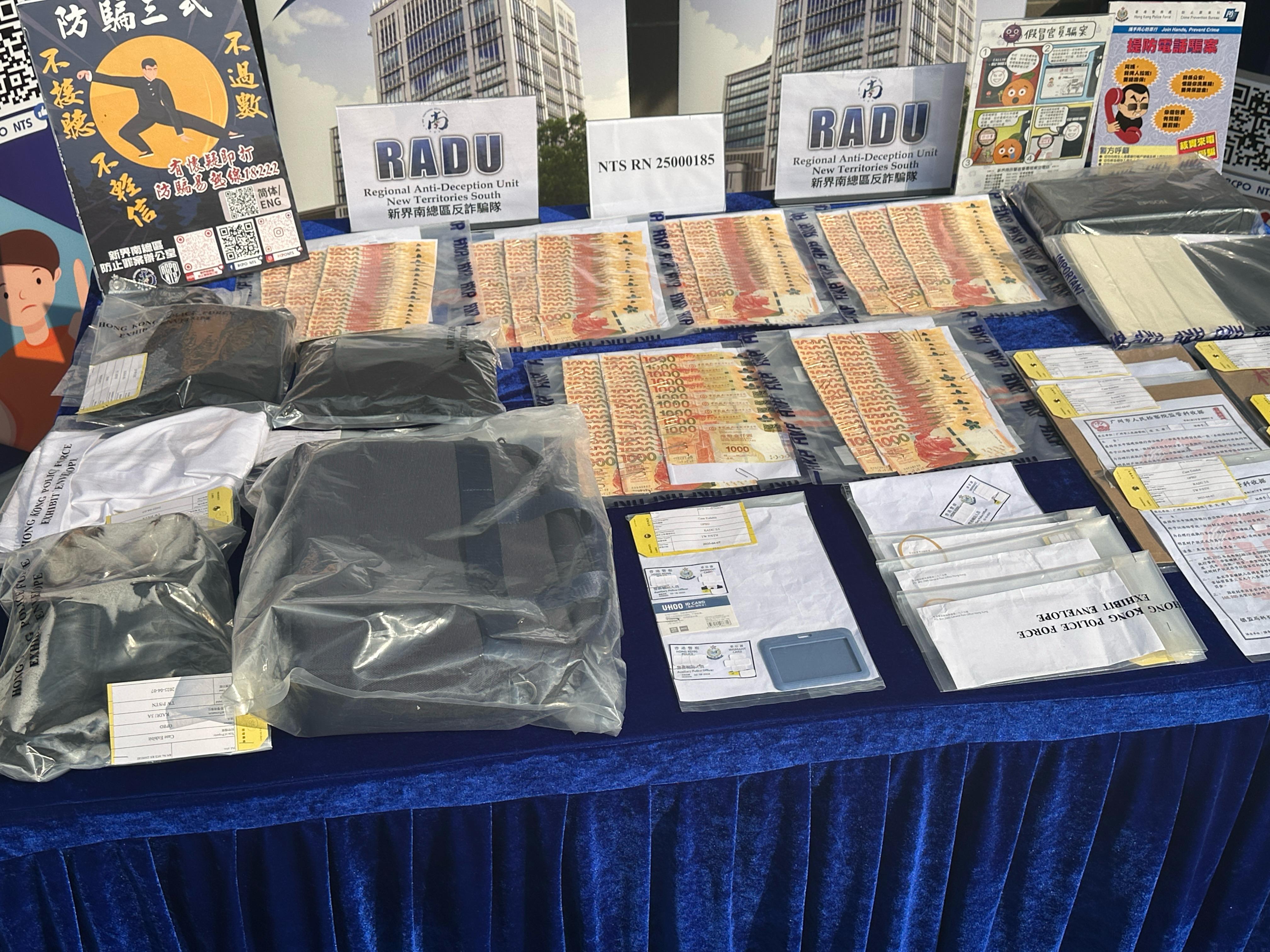 警方檢獲偽造的委任證和公函,以及受害人準備交出的31萬元。