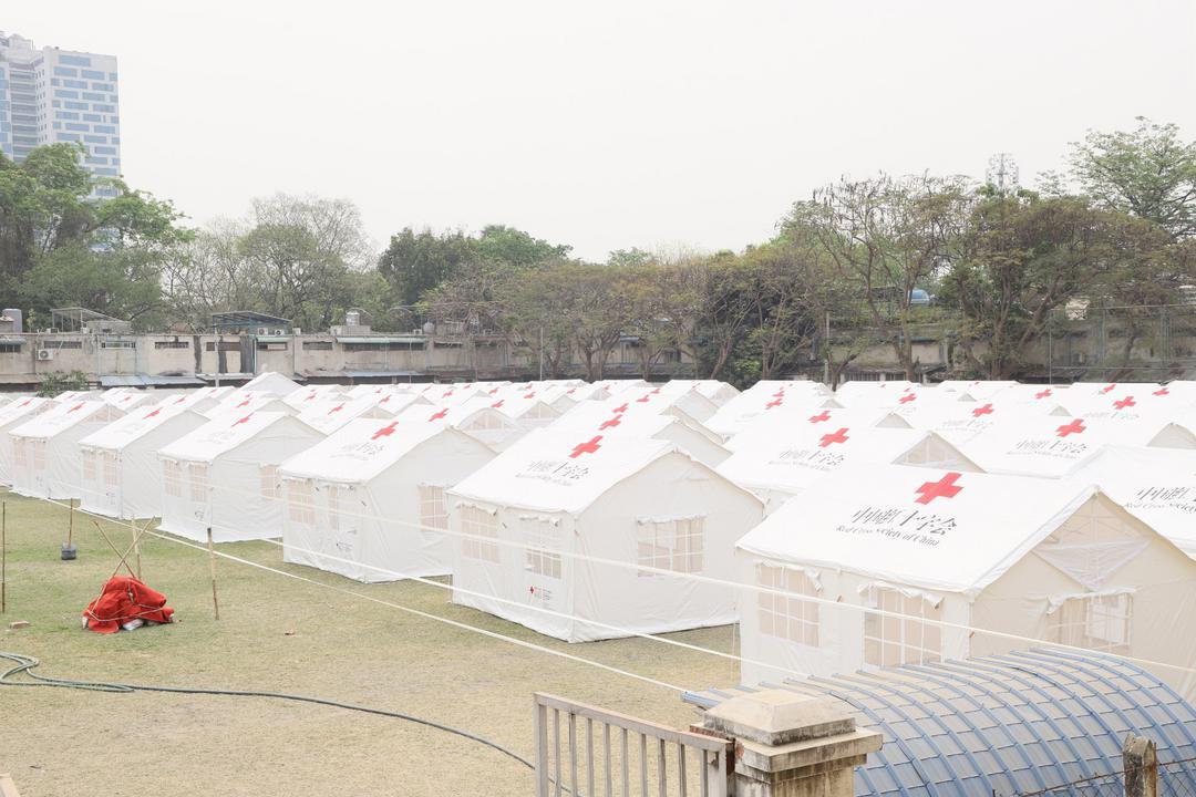 各紅十字會分會提供在地支援,為災民搭建臨時庇護所。(香港紅十字會提供)