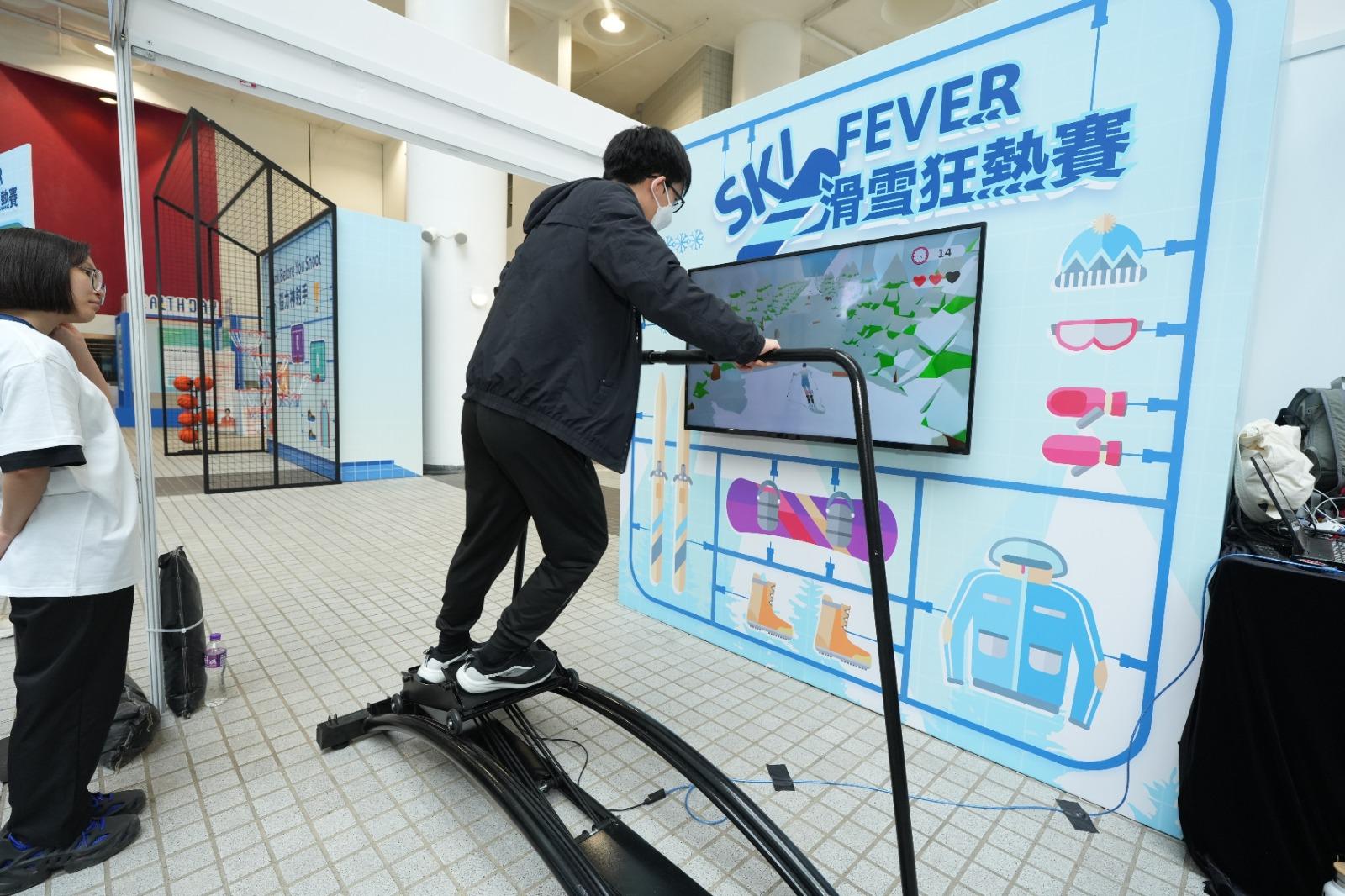 香港科技大學舉辦第三屆同樂日,於校園內設置多個活動攤位。