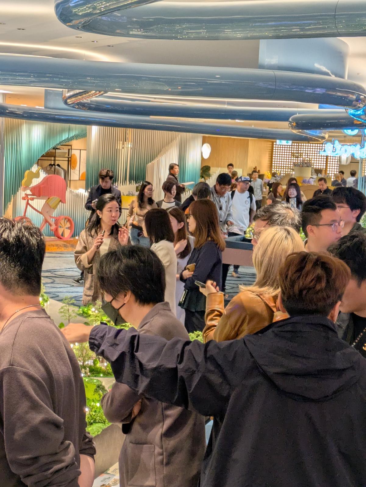 「SIERRA SEA」示範單位周四(17日)單日錄得約4,500參觀人流,較首日更超約兩成。