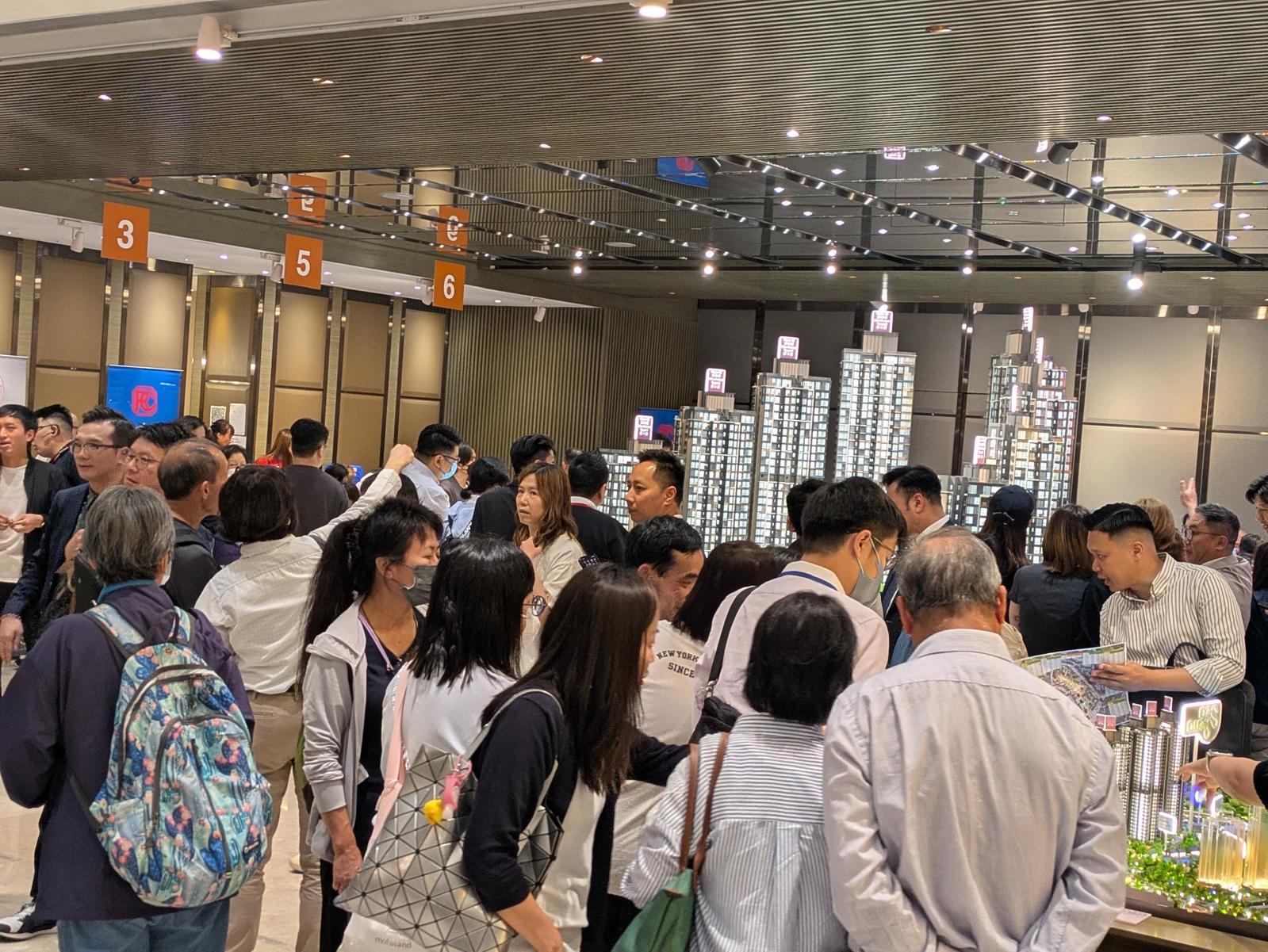 「SIERRA SEA」示範單位周四(17日)單日錄得約4,500參觀人流,較首日更超約兩成。