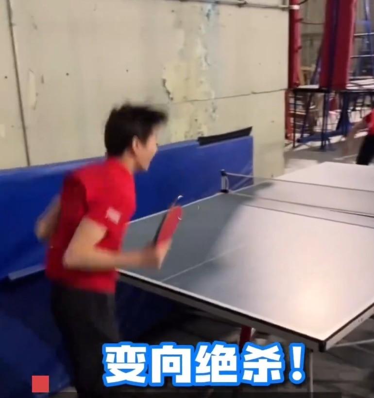全紅嬋打乒乓球扣殺被稱為變向絕殺。(影片截圖)